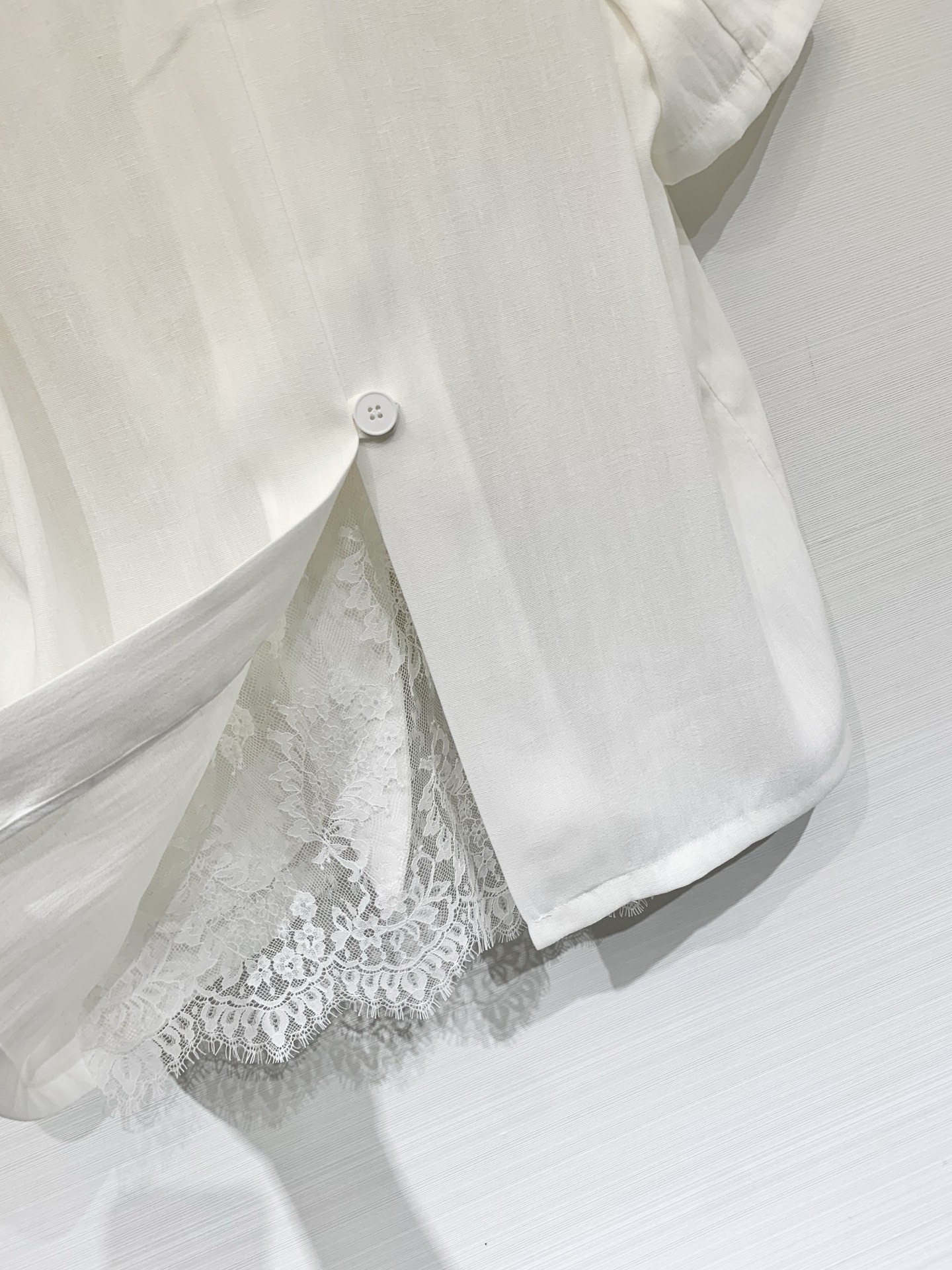 Chloé 26夏季新款 蕾丝拼接短袖西服外套，左胸Logo织唛标+领标，外层垂坠抗皱西装料，单排扣+双