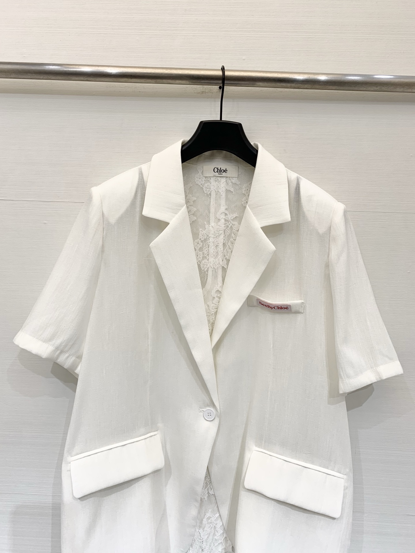 Chloé 26夏季新款 蕾丝拼接短袖西服外套，左胸Logo织唛标+领标，外层垂坠抗皱西装料，单排扣+双