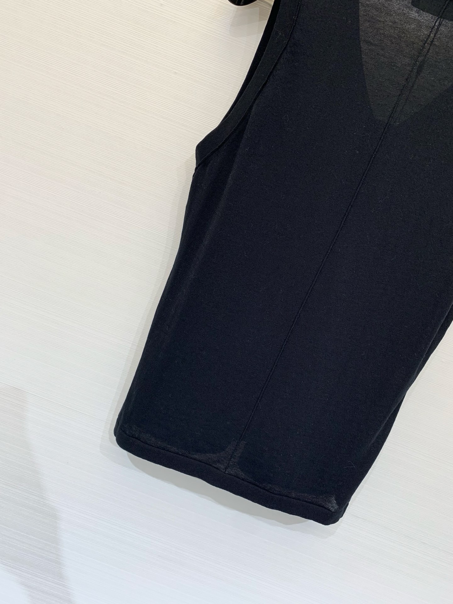 Loro piana 26夏季新款 简约休闲风V领针织背心 下摆经典金属圆饰 高级感满满 三色SML