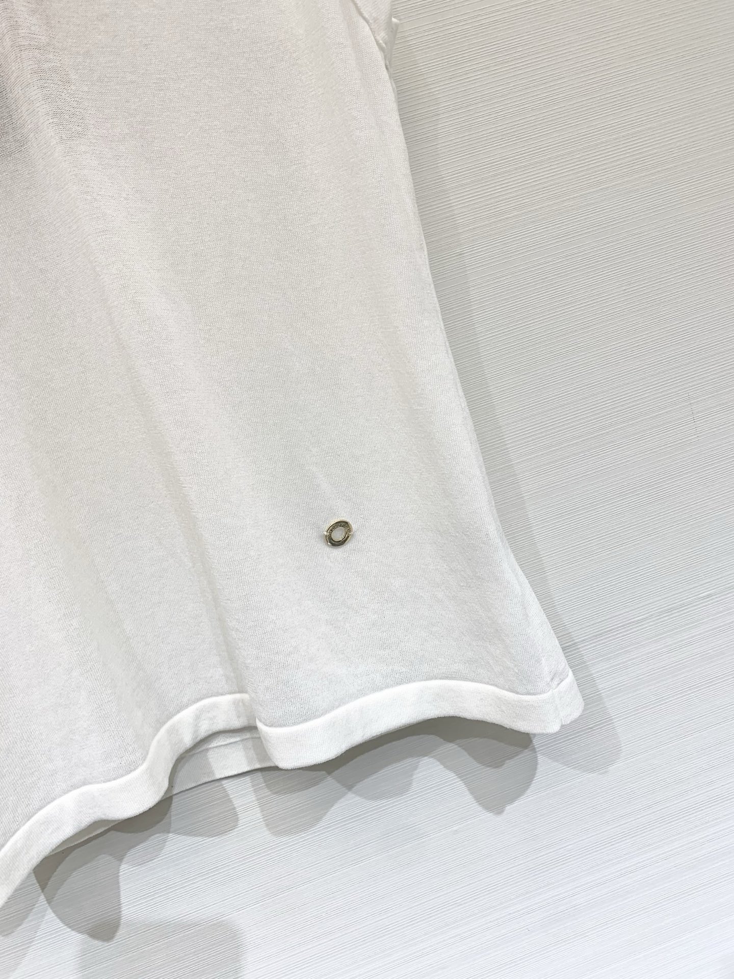Loro piana26夏季新款 简约休闲风V领针织背心 下摆经典金属圆饰 高级感满满 三色SML