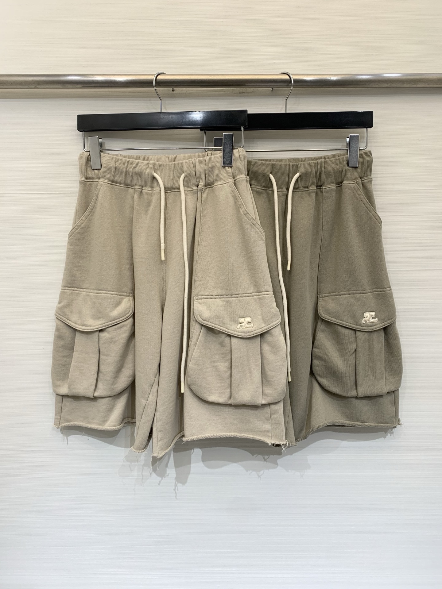 Courreges 26夏季新款 废土风工装卫裤，低饱和豆绿/奶雾米杏色，不挑黄皮超显白，重磅毛圈面料：
