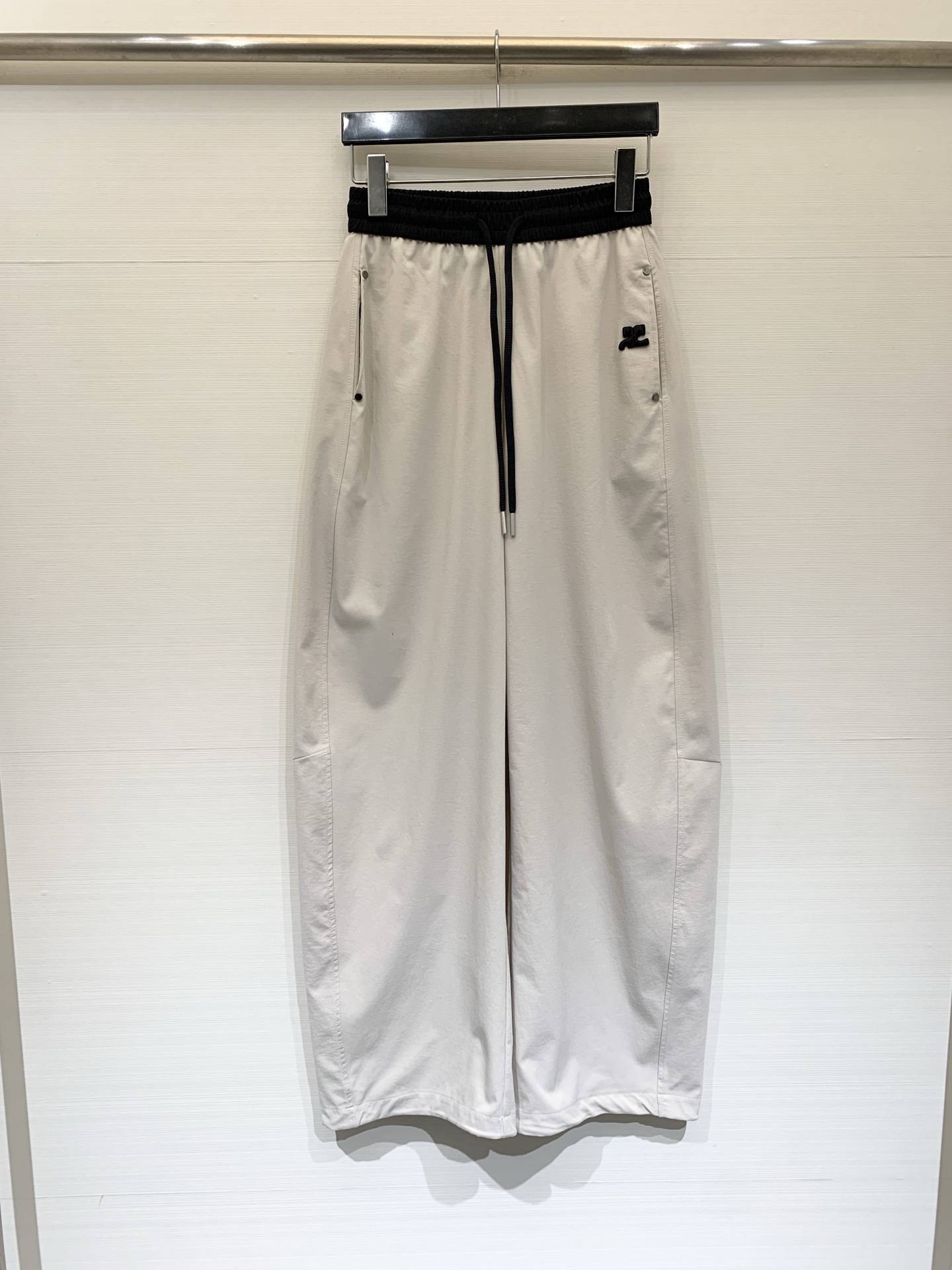 Courreges 26夏季新款 拼接撞色腰弯刀神裤，把松弛感焊在身上，这条自带慵懒buff的弯刀裤真的