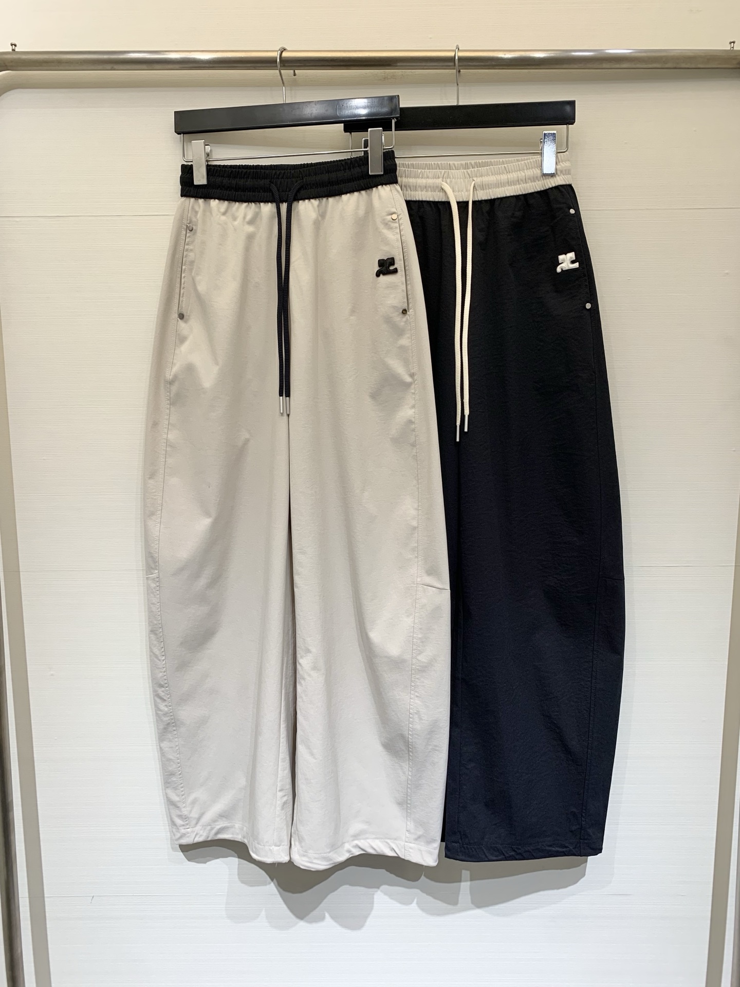 Courreges 26夏季新款 拼接撞色腰弯刀神裤，把松弛感焊在身上，这条自带慵懒buff的弯刀裤真的
