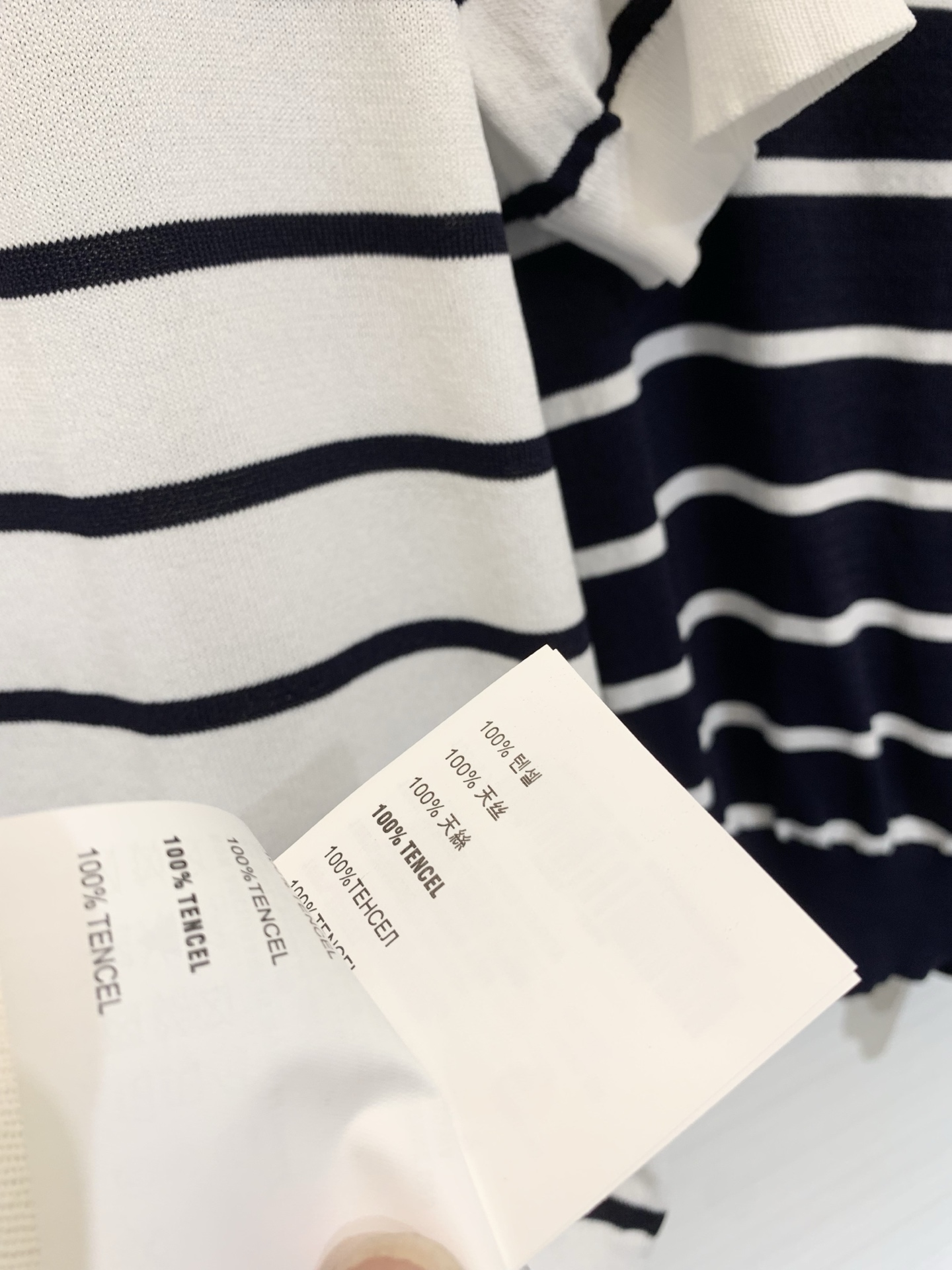 MIUMI* 26夏季新款 条纹Polo领短袖款 logo图案修饰点缀 上身高级氛围感十足 两色SML