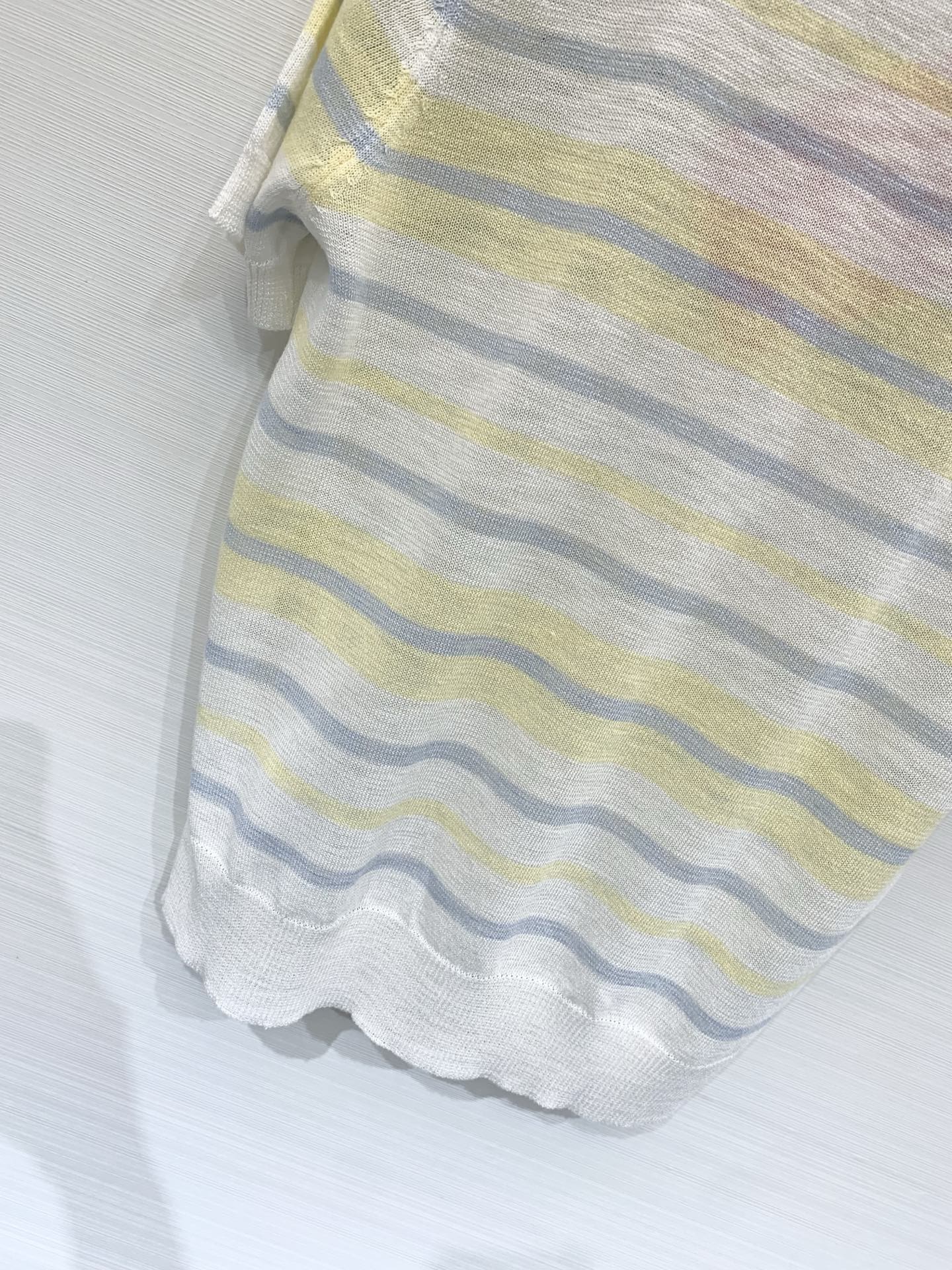 MIUMI* 26夏季新款 条纹撞色Polo领短袖款 logo图案修饰点缀 上身高级氛围感十足 三色SM