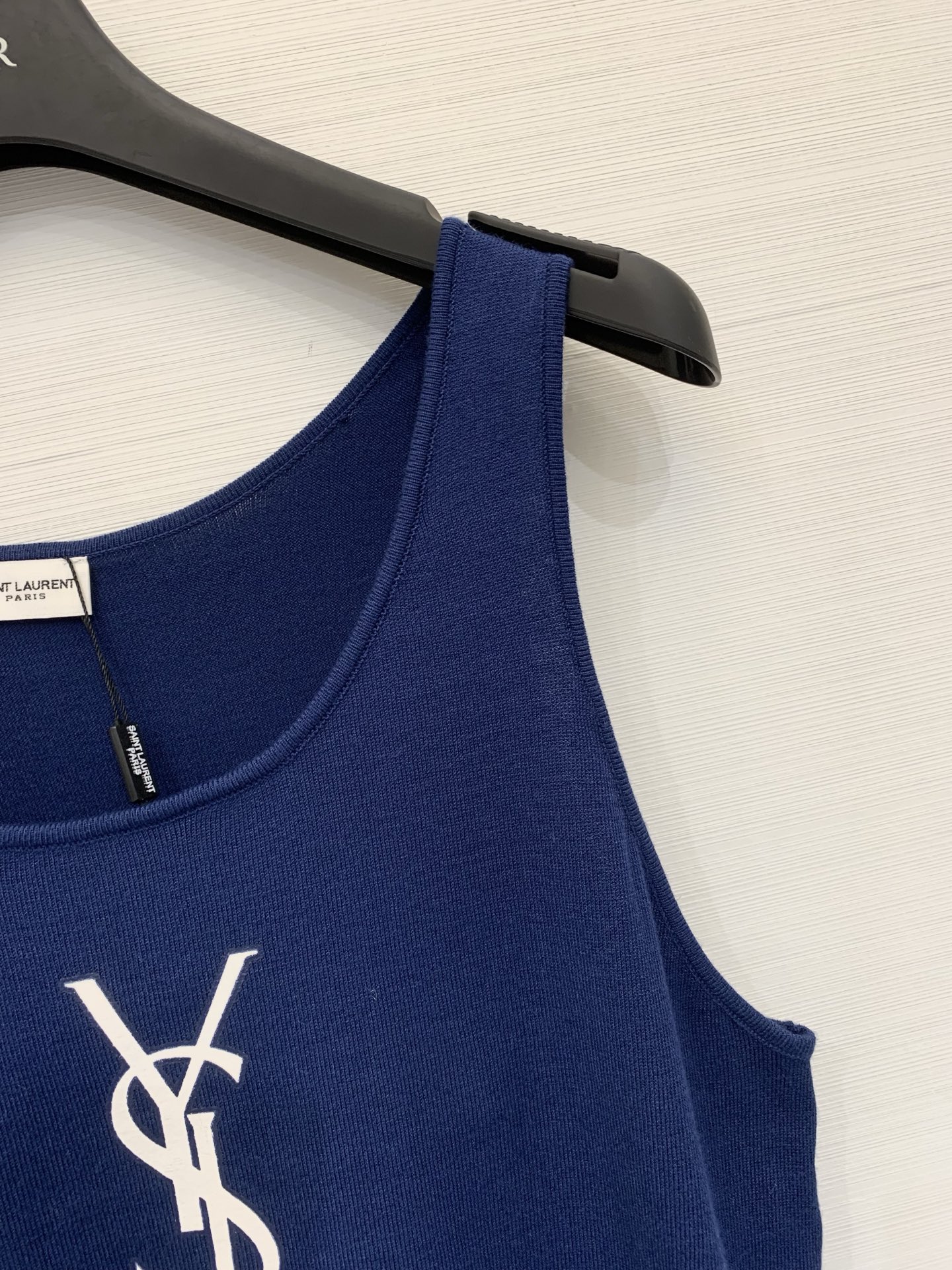YSL 26夏季新款 休闲风背心款 logo图案修饰点缀 上身高级氛围感十足 码数SML