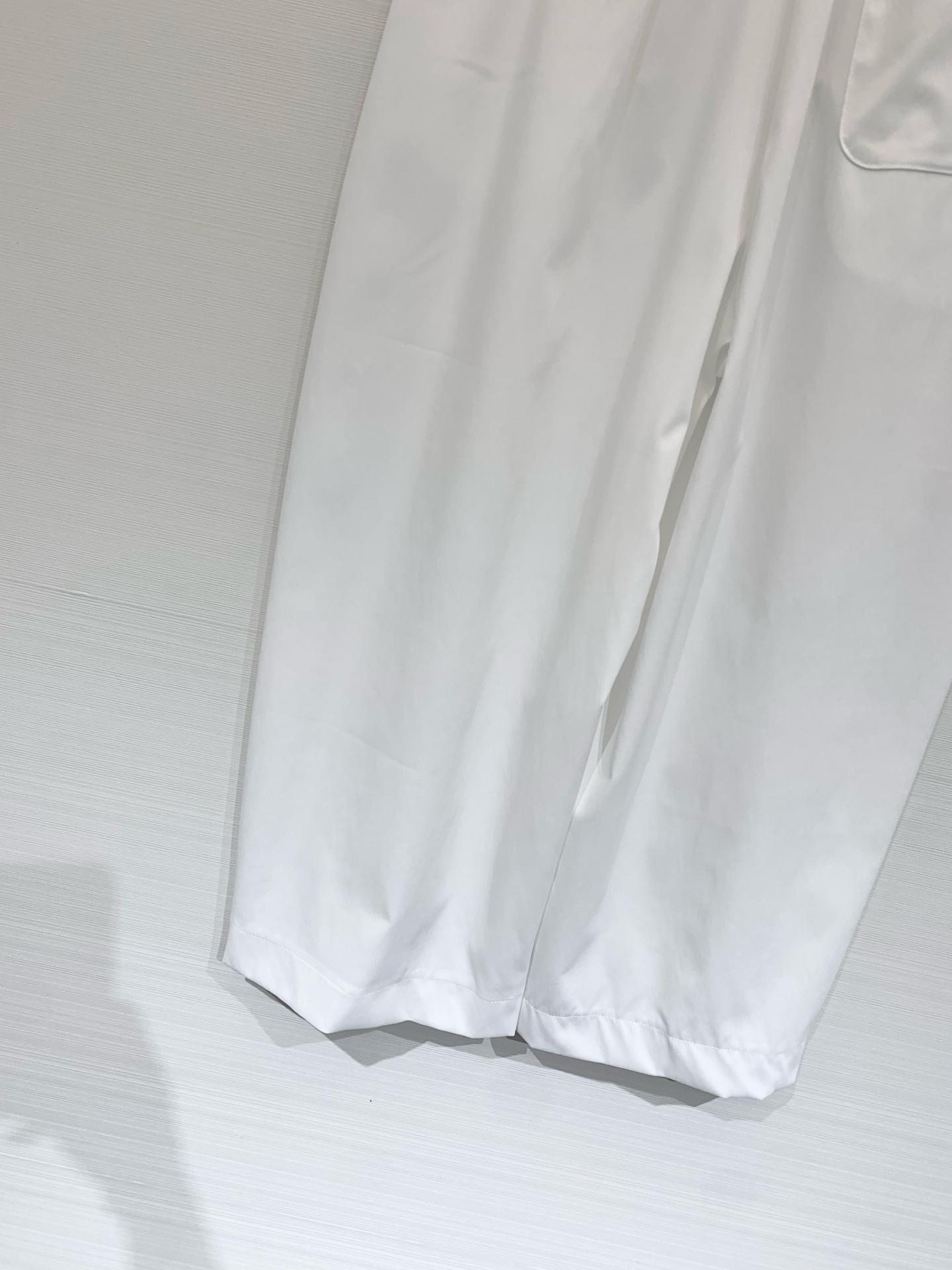 JILSANDER 26夏季新款 侧条纹松弛八分神裤，谁懂啊！这款也太藏肉了，高腰抽绳+侧条纹设计，自带