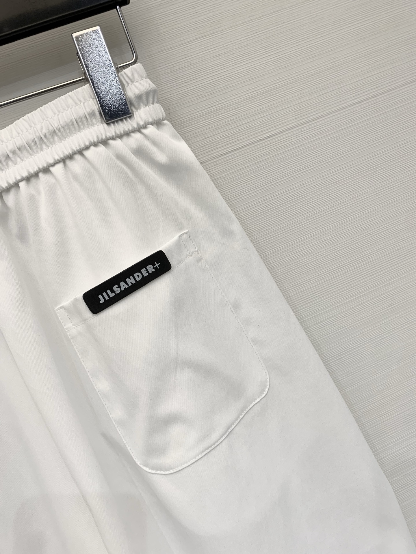JILSANDER 26夏季新款 侧条纹松弛八分神裤，谁懂啊！这款也太藏肉了，高腰抽绳+侧条纹设计，自带