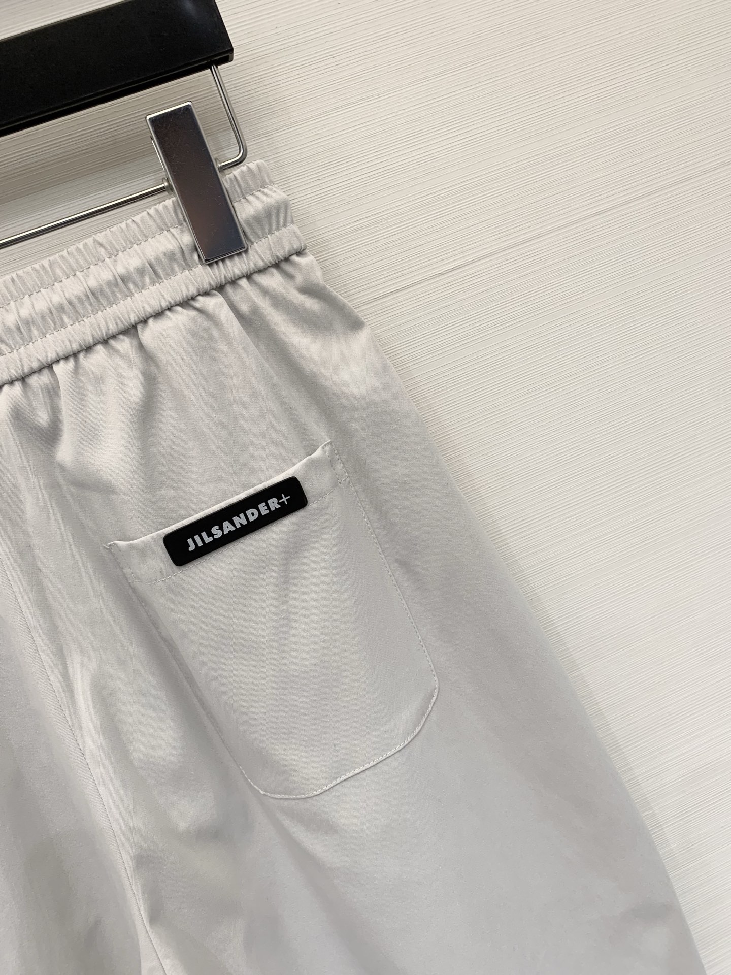 JILSANDER 26夏季新款 侧条纹松弛八分神裤，谁懂啊！这款也太藏肉了，高腰抽绳+侧条纹设计，自带