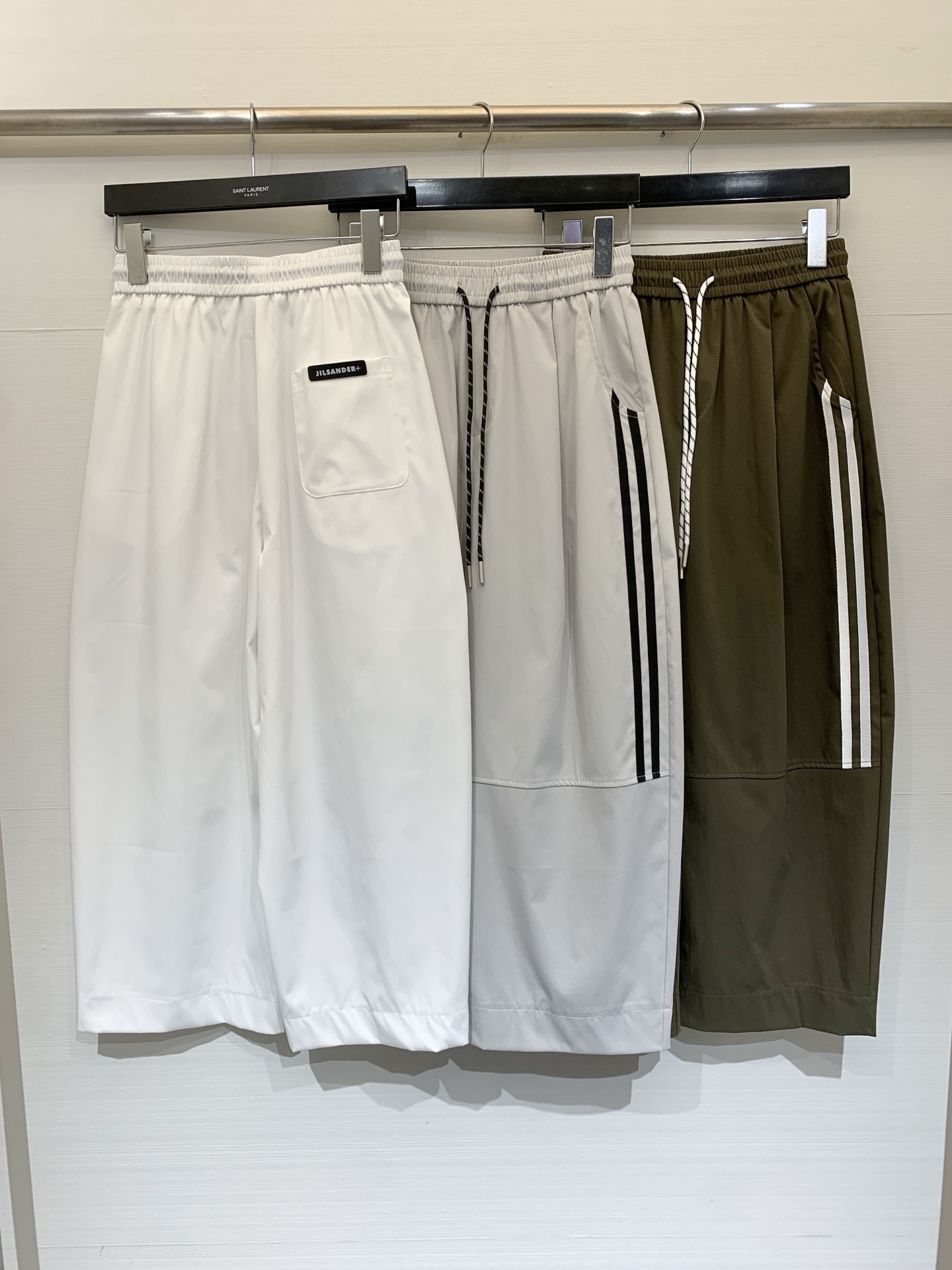 JILSANDER 26夏季新款 侧条纹松弛八分神裤，谁懂啊！这款也太藏肉了，高腰抽绳+侧条纹设计，自带