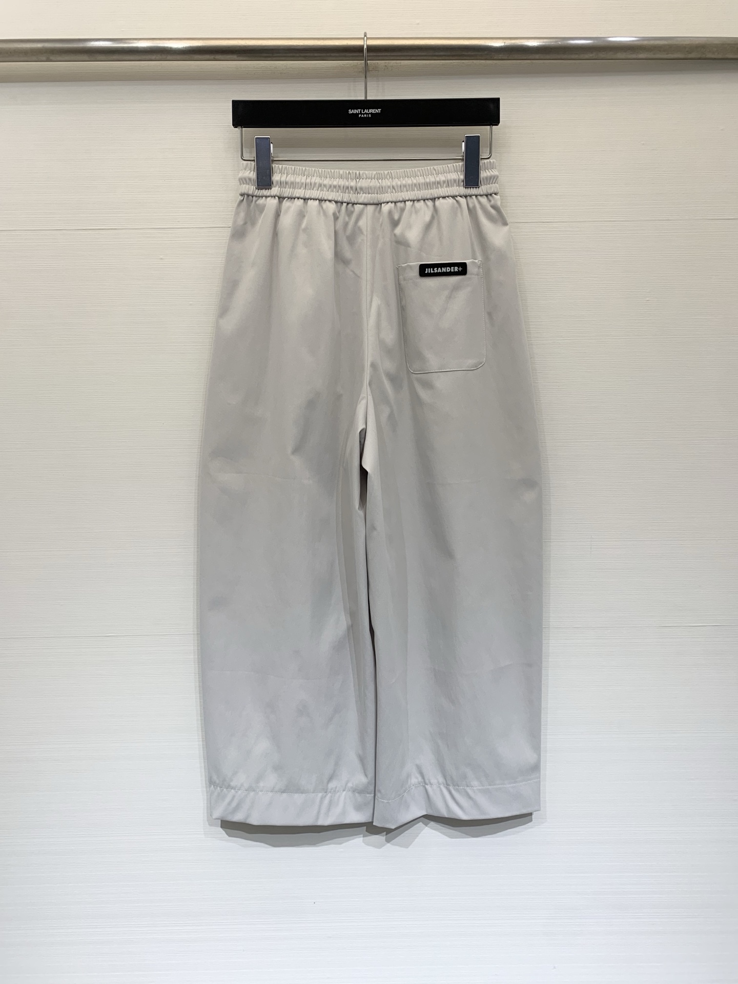JILSANDER 26夏季新款 侧条纹松弛八分神裤，谁懂啊！这款也太藏肉了，高腰抽绳+侧条纹设计，自带