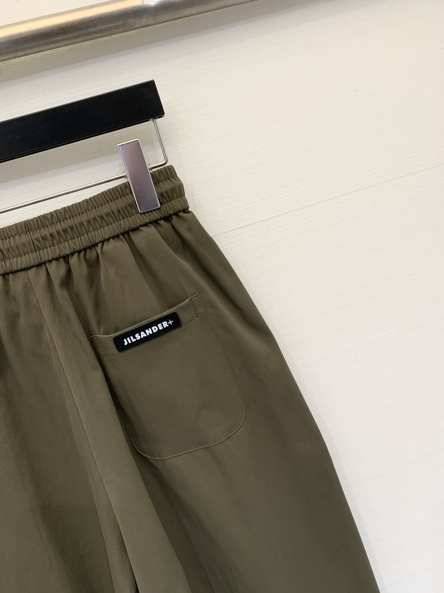 JILSANDER 26夏季新款 侧条纹松弛八分神裤，谁懂啊！这款也太藏肉了，高腰抽绳+侧条纹设计，自带