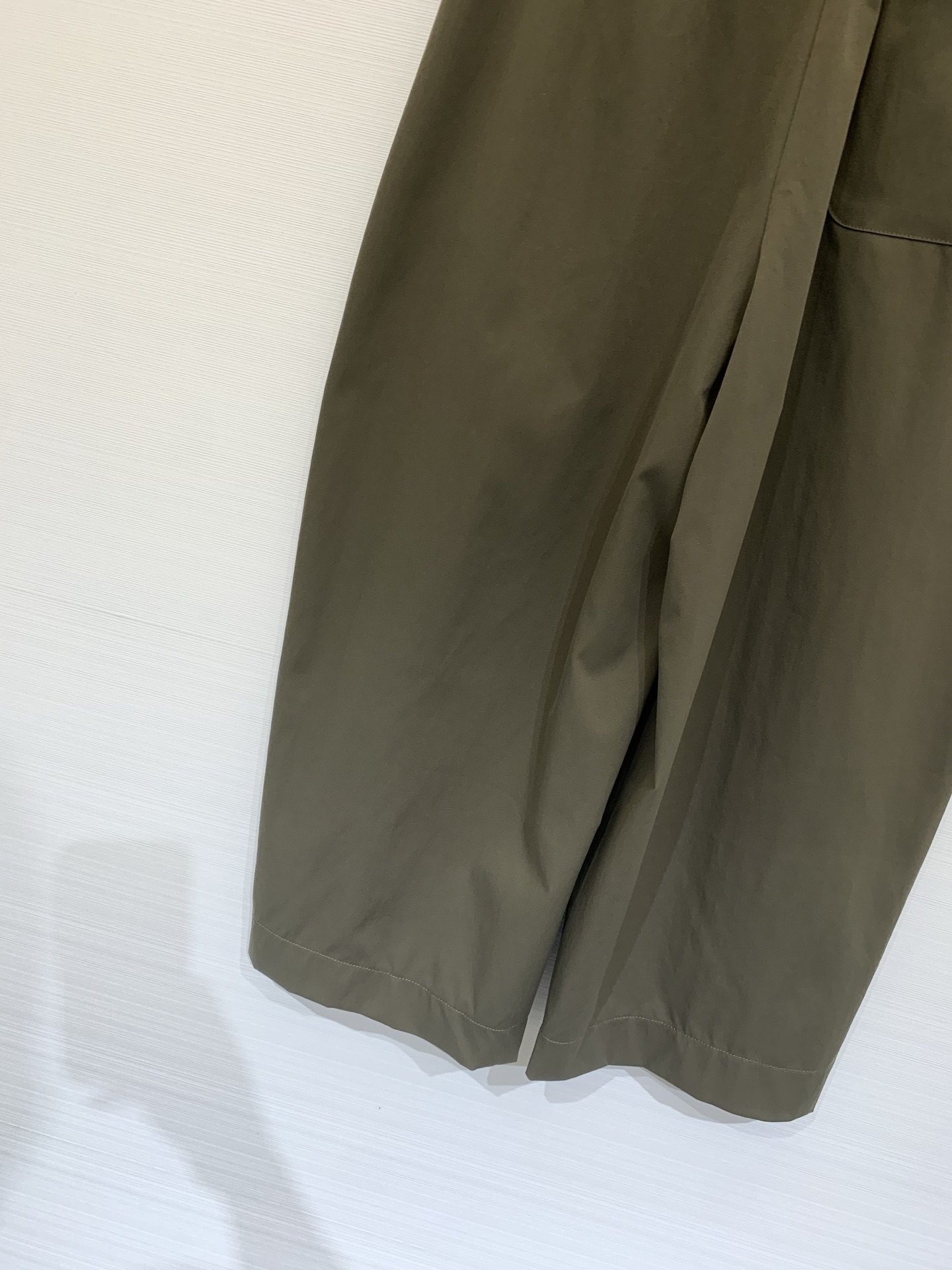 JILSANDER 26夏季新款 侧条纹松弛八分神裤，谁懂啊！这款也太藏肉了，高腰抽绳+侧条纹设计，自带