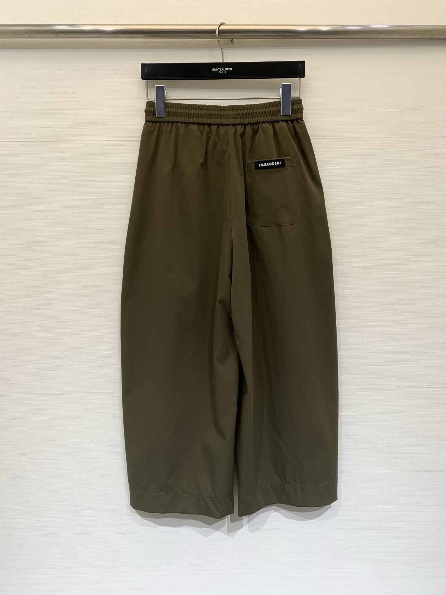 JILSANDER 26夏季新款 侧条纹松弛八分神裤，谁懂啊！这款也太藏肉了，高腰抽绳+侧条纹设计，自带