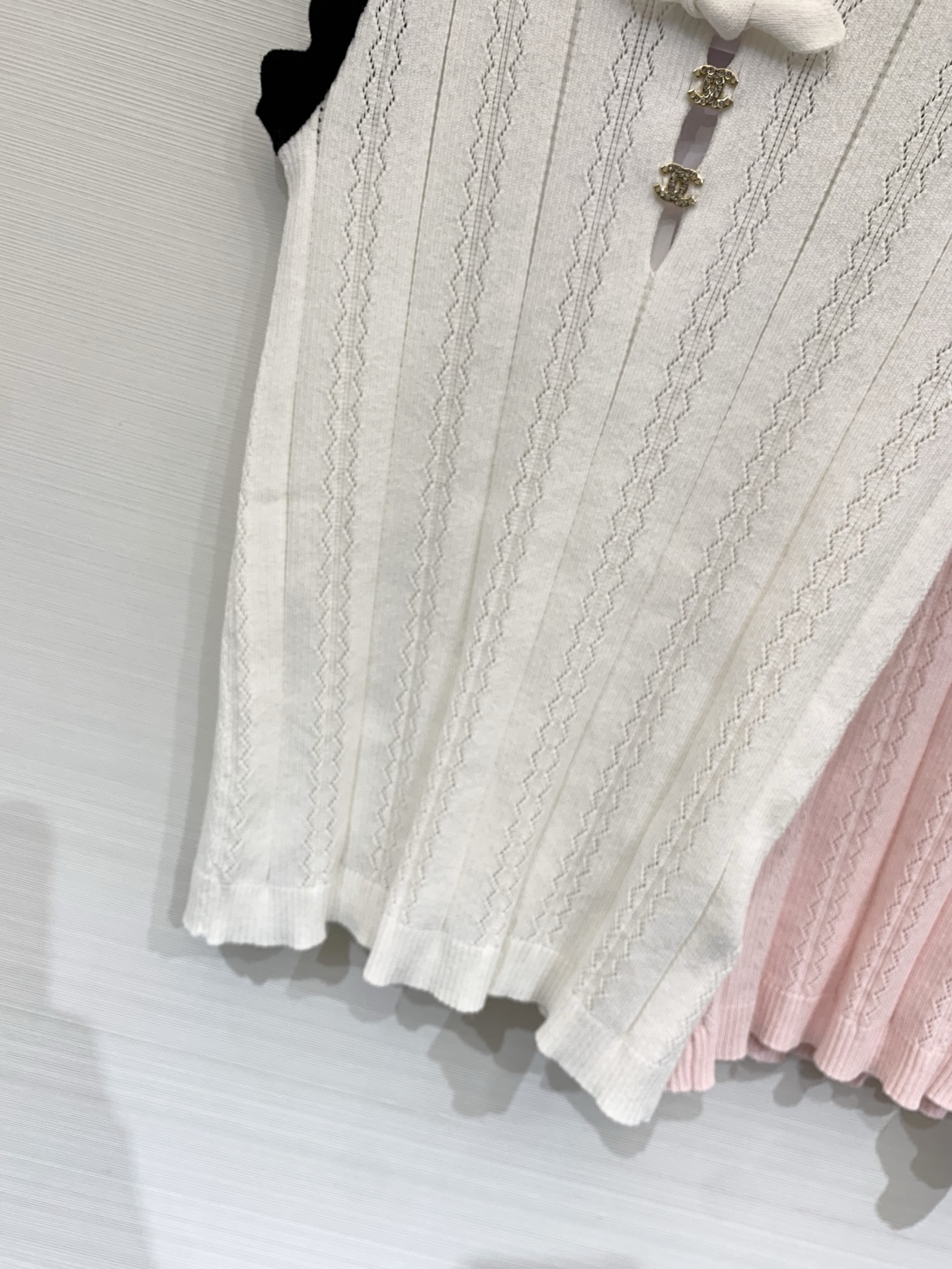 CHANEL 26夏季新款 蝴蝶结针织背心款 logo图案修饰点缀 上身高级氛围感十足 两色SML