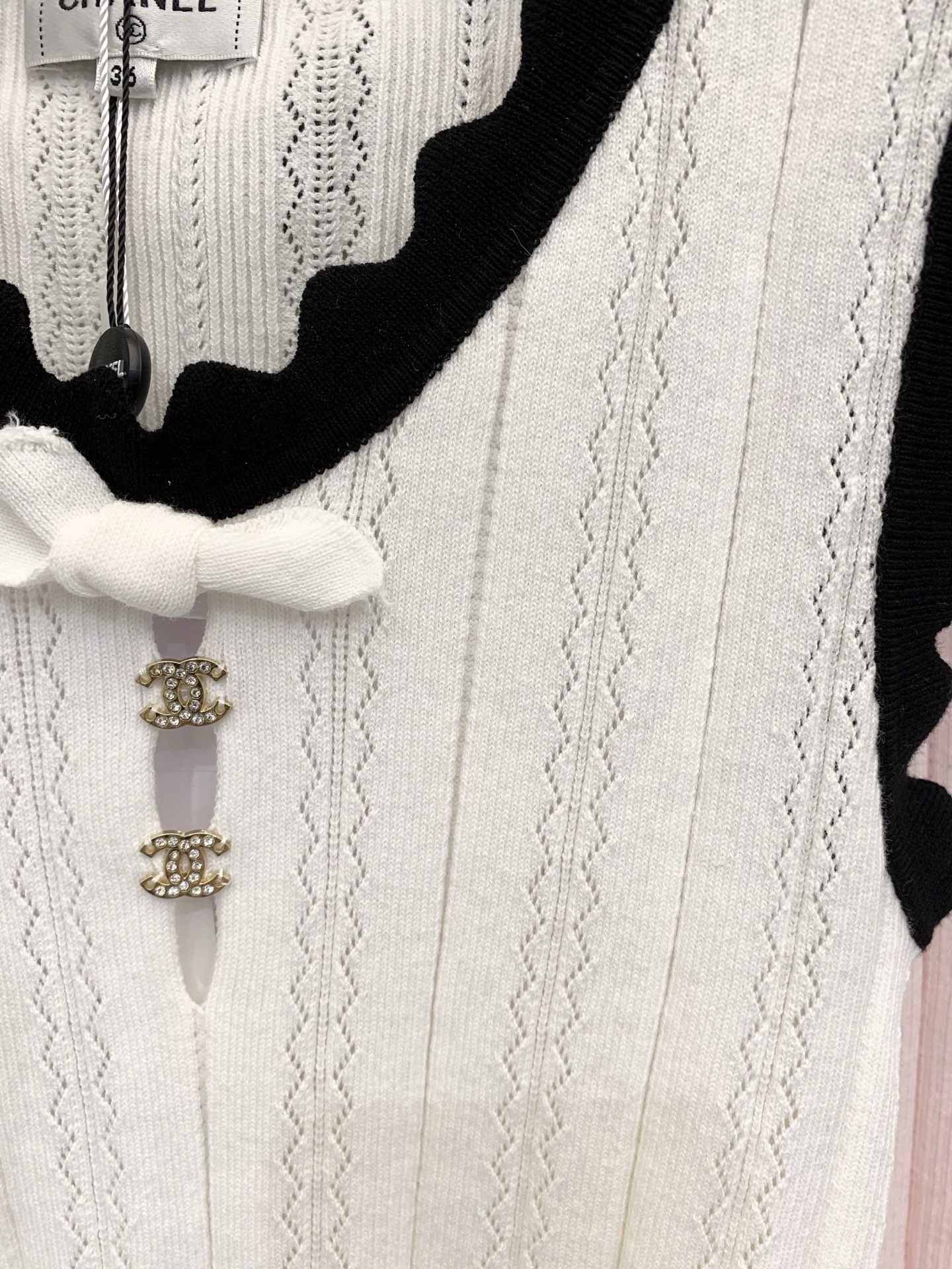 CHANEL 26夏季新款 蝴蝶结针织背心款 logo图案修饰点缀 上身高级氛围感十足 两色SML