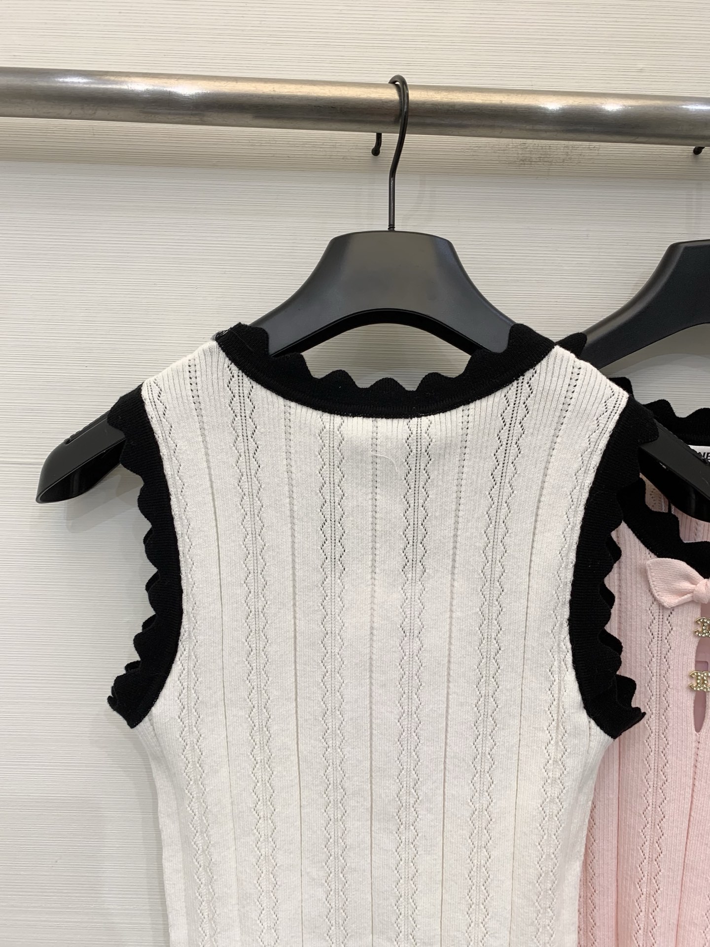 CHANEL 26夏季新款 蝴蝶结针织背心款 logo图案修饰点缀 上身高级氛围感十足 两色SML