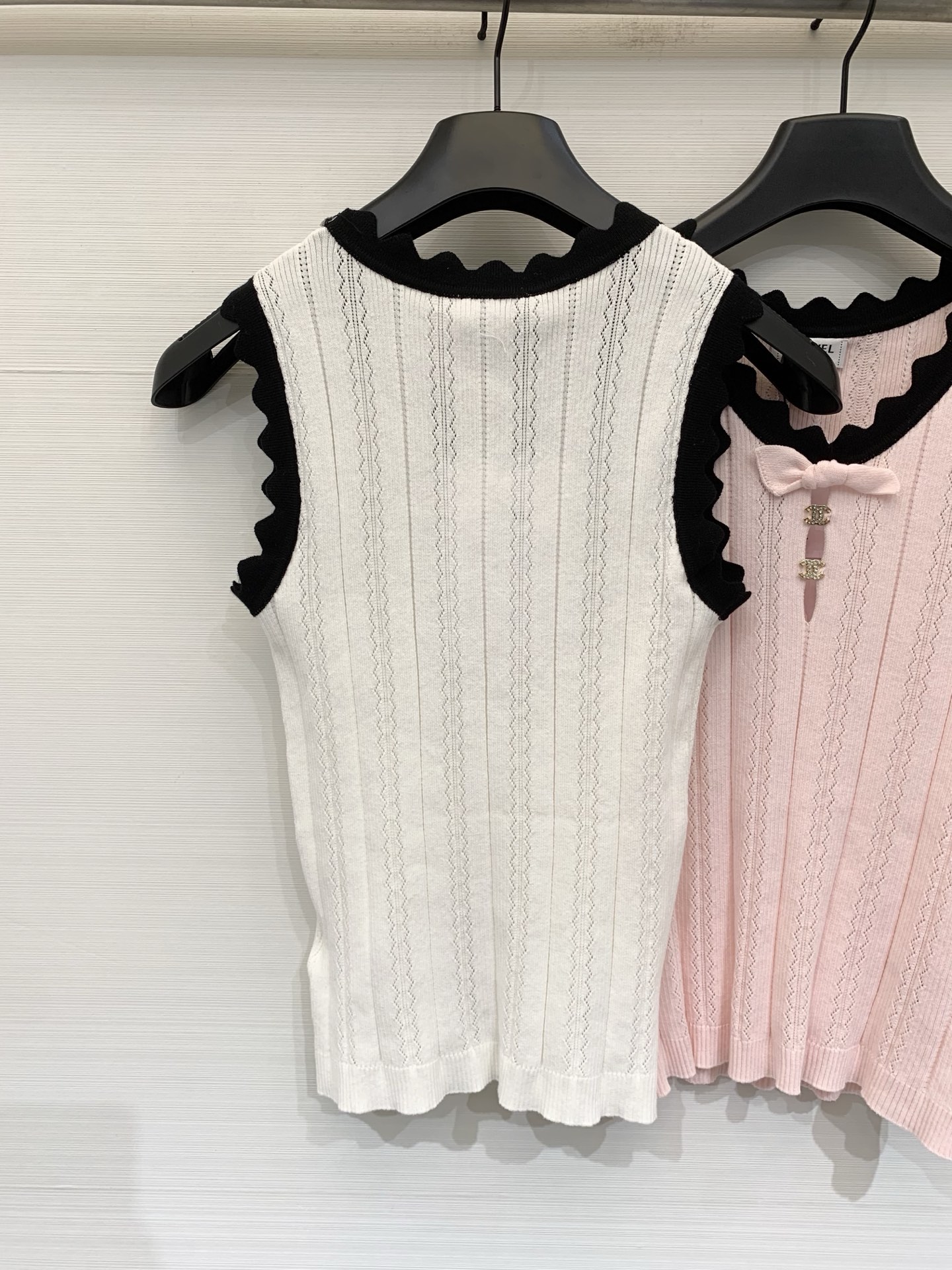 CHANEL 26夏季新款 蝴蝶结针织背心款 logo图案修饰点缀 上身高级氛围感十足 两色SML