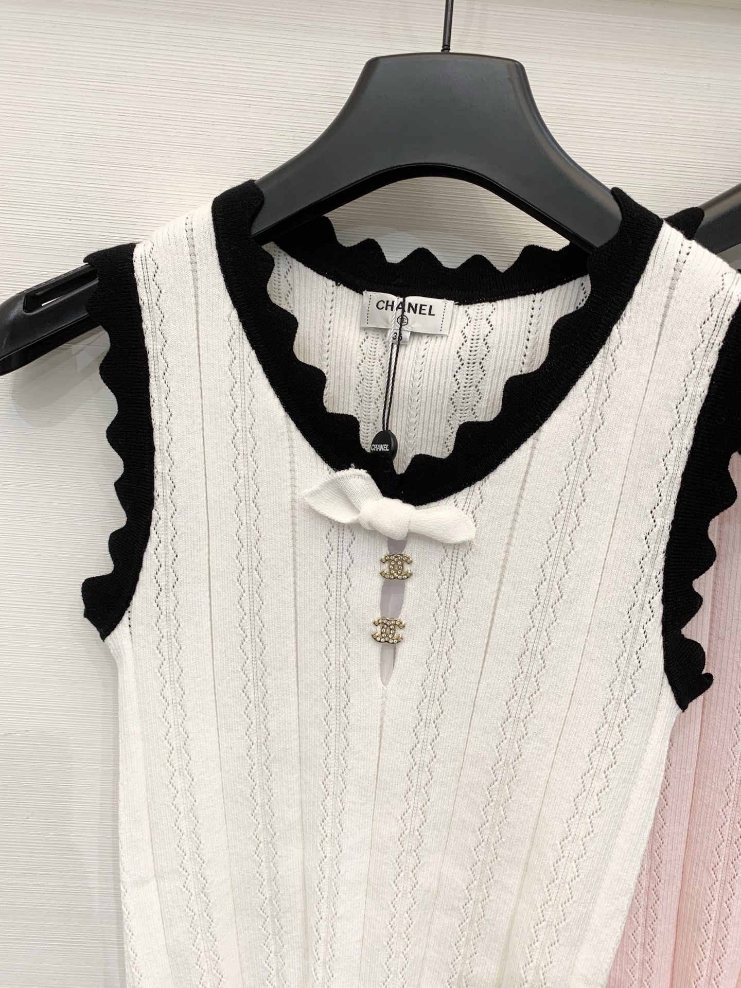 CHANEL 26夏季新款 蝴蝶结针织背心款 logo图案修饰点缀 上身高级氛围感十足 两色SML