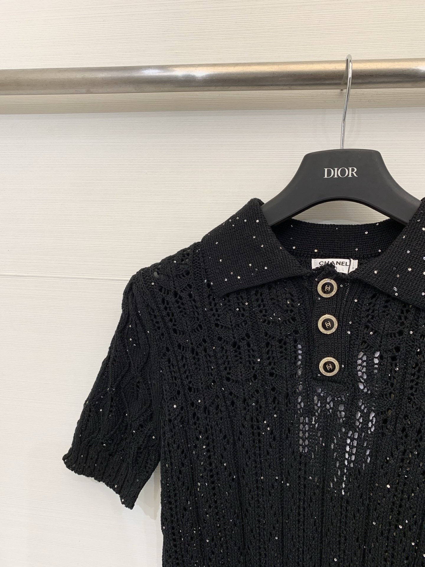 CHANEL 26夏季新款 镂空收腰烫钻Polo领短袖款 logo图案修饰点缀 上身高级氛围感🈵️🈵️ 