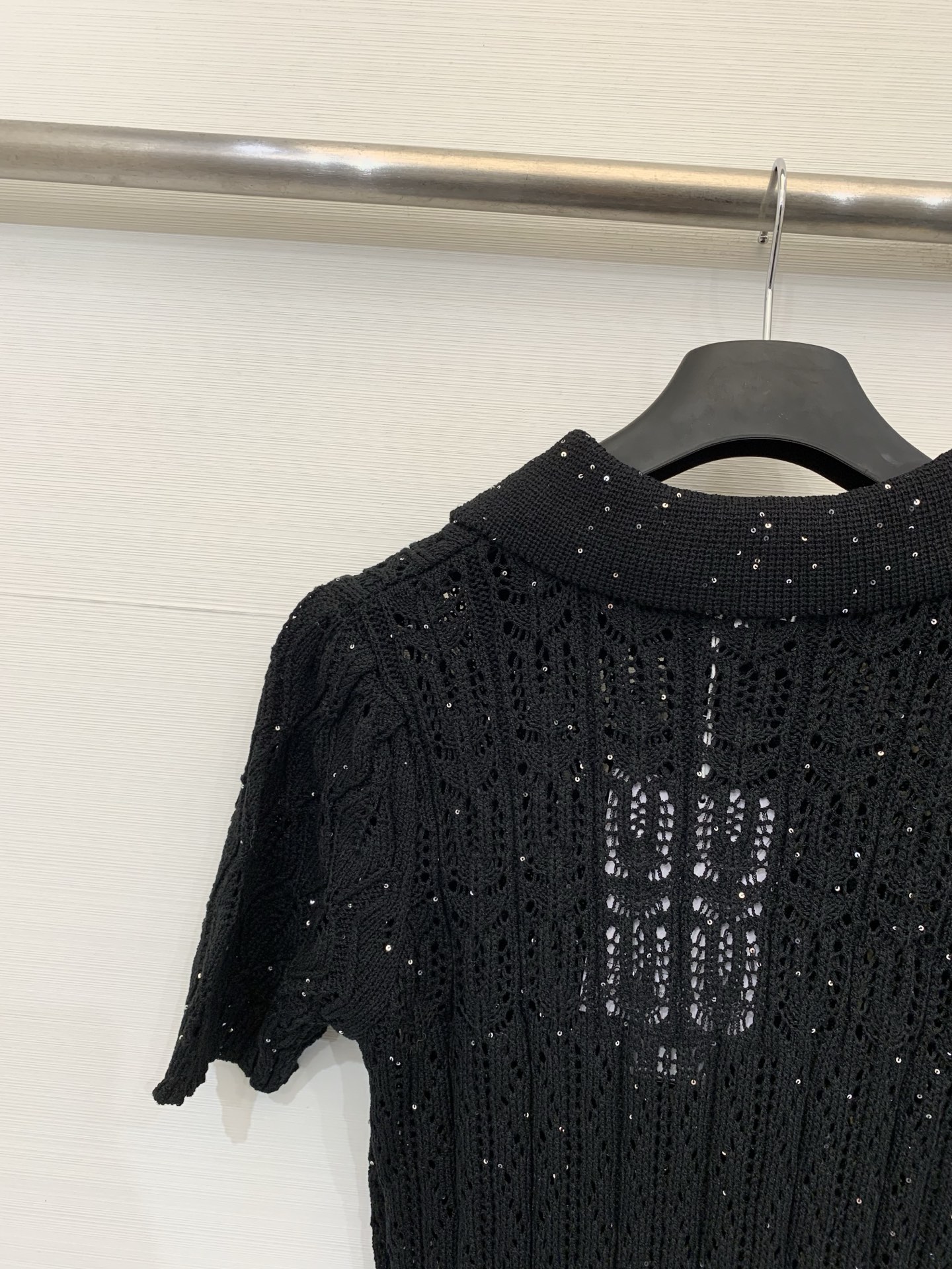 CHANEL 26夏季新款 镂空收腰烫钻Polo领短袖款 logo图案修饰点缀 上身高级氛围感🈵️🈵️ 