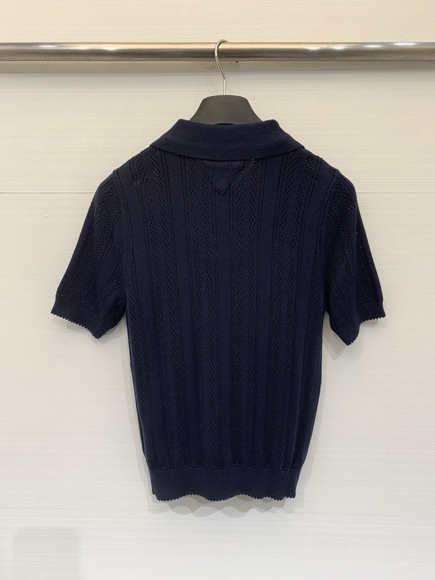 Prada 26夏季新款 系列款 镂空Polo领短袖款 logo图案修饰点缀 上身高级氛围感🈵️🈵️ 两