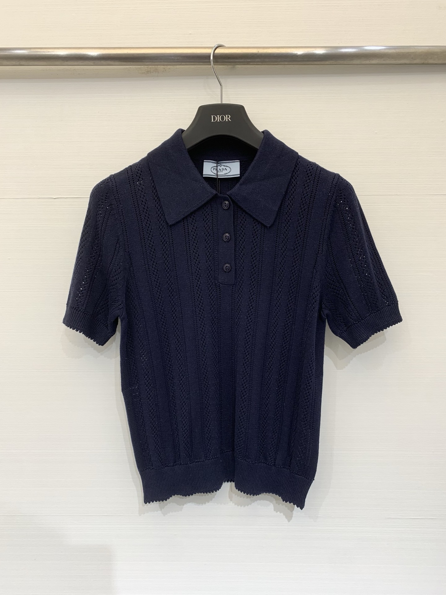 Prada 26夏季新款 系列款 镂空Polo领短袖款 logo图案修饰点缀 上身高级氛围感🈵️🈵️ 两