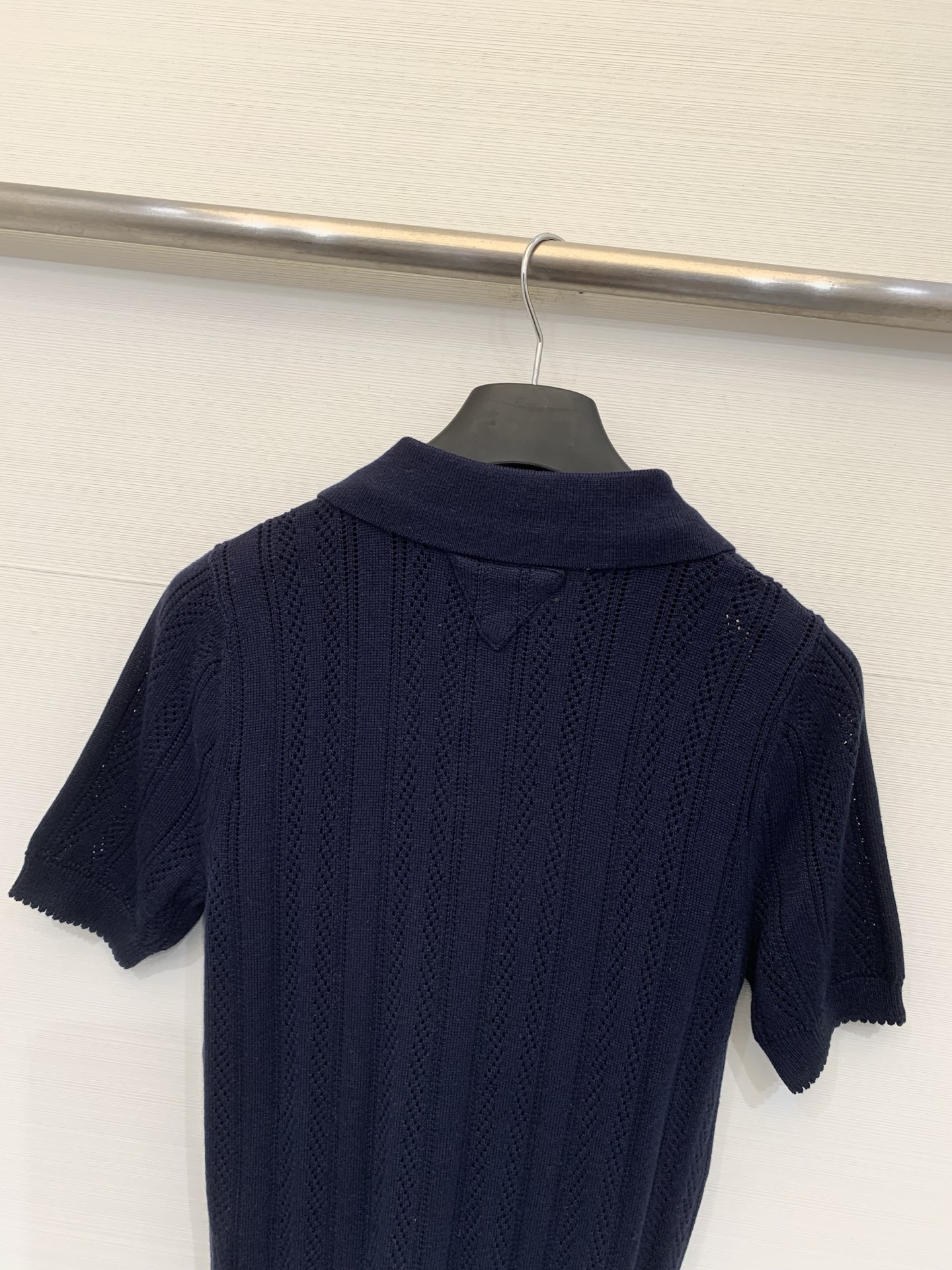Prada 26夏季新款 系列款 镂空Polo领短袖款 logo图案修饰点缀 上身高级氛围感🈵️🈵️ 两