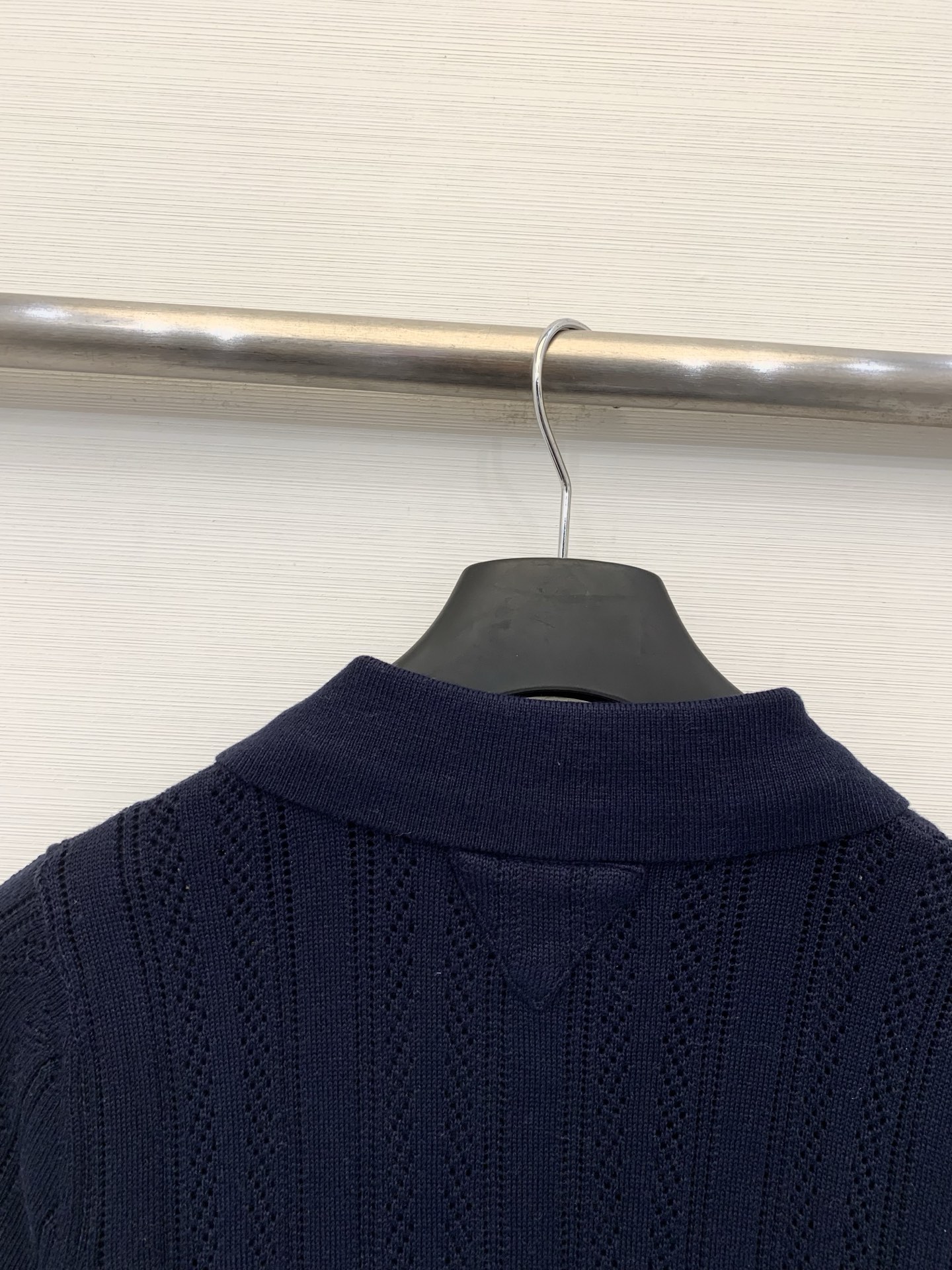 Prada 26夏季新款 系列款 镂空Polo领短袖款 logo图案修饰点缀 上身高级氛围感🈵️🈵️ 两