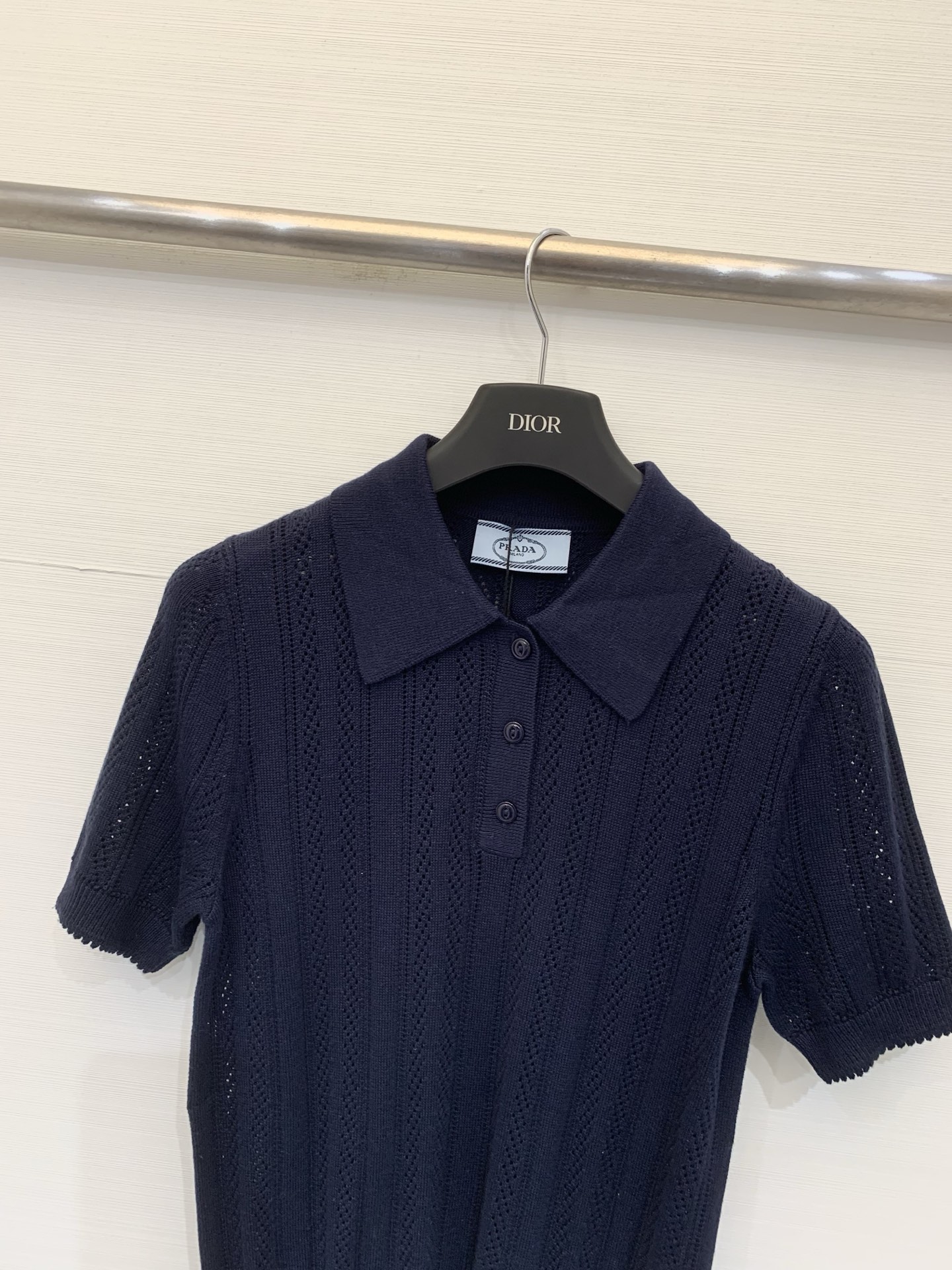 Prada 26夏季新款 系列款 镂空Polo领短袖款 logo图案修饰点缀 上身高级氛围感🈵️🈵️ 两