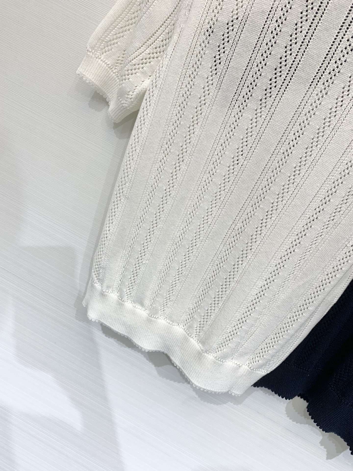 Prada 26夏季新款 系列款 镂空Polo领短袖款 logo图案修饰点缀 上身高级氛围感🈵️🈵️ 两