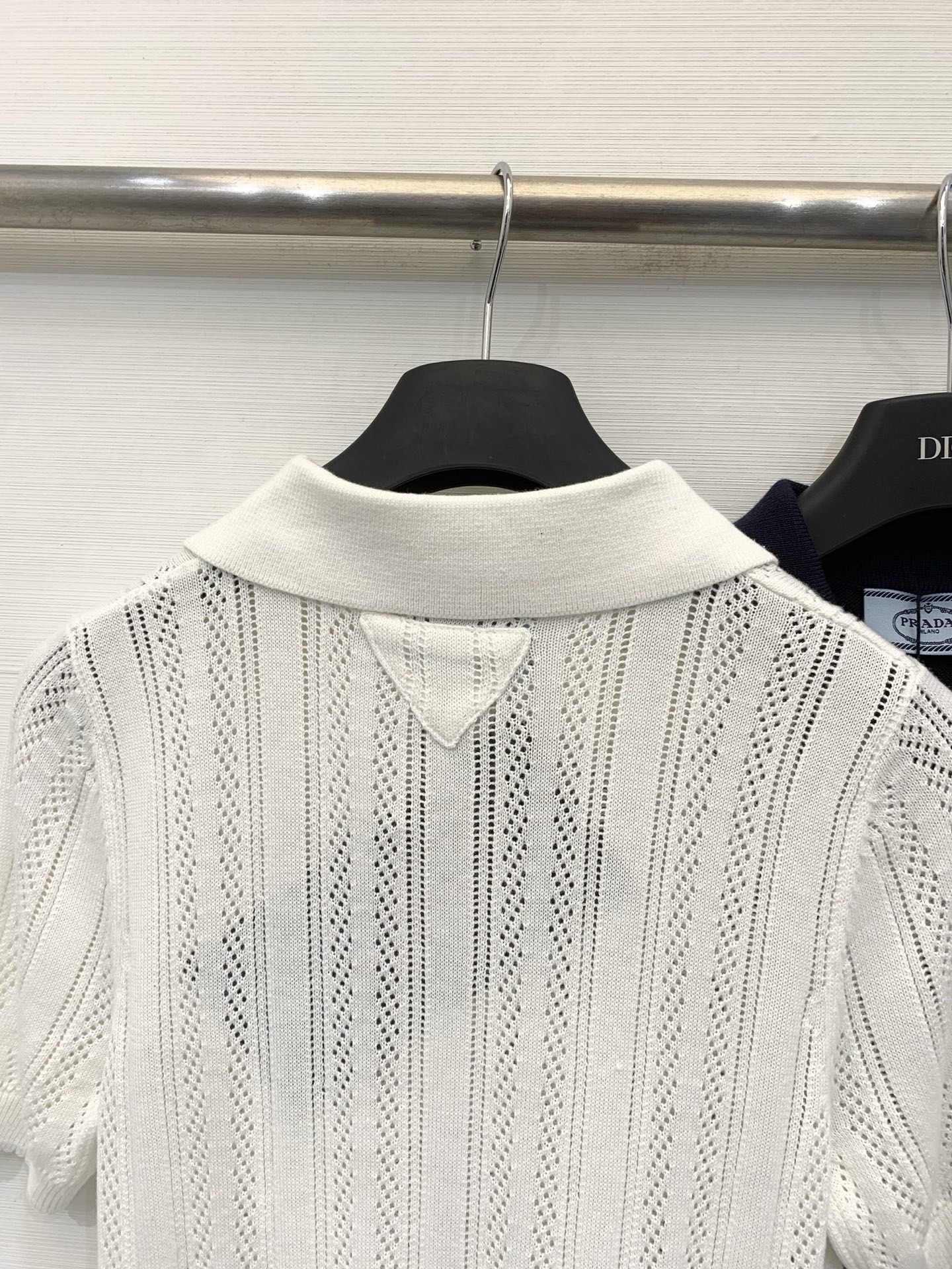 Prada 26夏季新款 系列款 镂空Polo领短袖款 logo图案修饰点缀 上身高级氛围感🈵️🈵️ 两