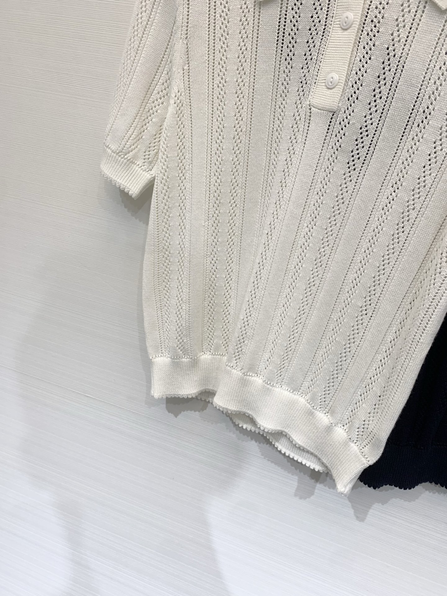 Prada 26夏季新款 系列款 镂空Polo领短袖款 logo图案修饰点缀 上身高级氛围感🈵️🈵️ 两