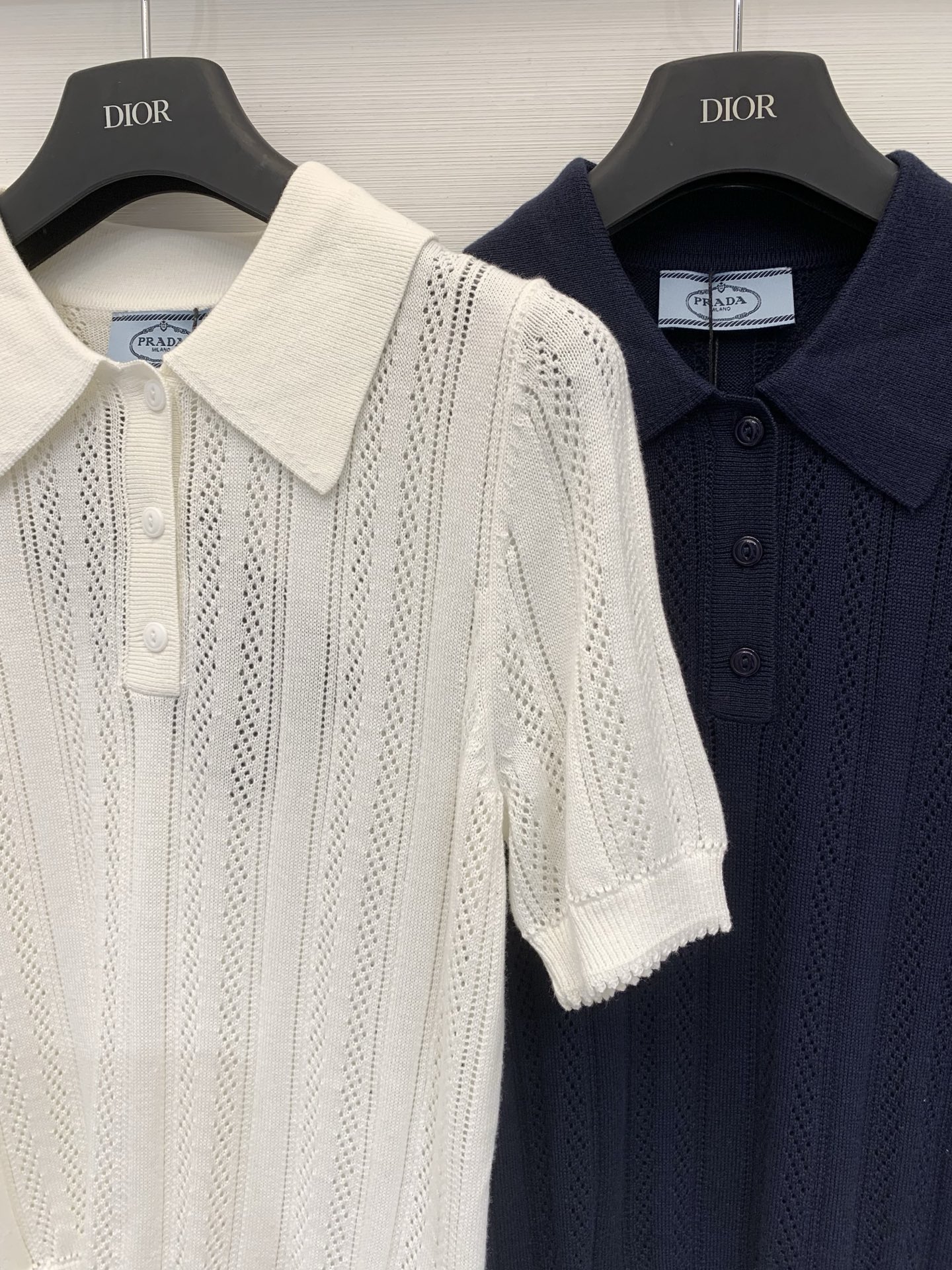 Prada 26夏季新款 系列款 镂空Polo领短袖款 logo图案修饰点缀 上身高级氛围感🈵️🈵️ 两