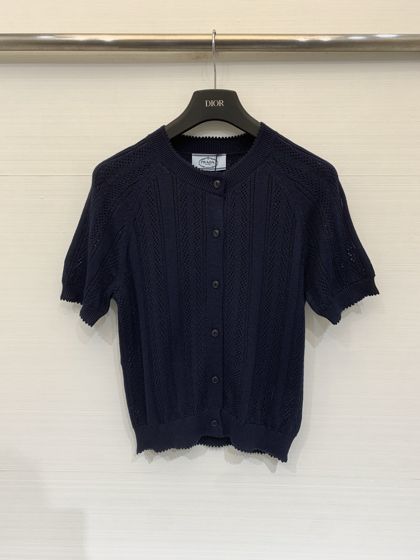 NO:842616,Prada 26 new summer style series, hollow round neck short-sleeved cardigan style, logo pattern decoration on the upper body, high-end atmosphere, two-color SML, prada, T-shirt,19860909Prada 26夏季新款 系列款 镂空圆领短袖开衫款 logo图案修饰点缀 上身高级氛围感 两色SML,,prada,T-shirt,,Women's clothing
