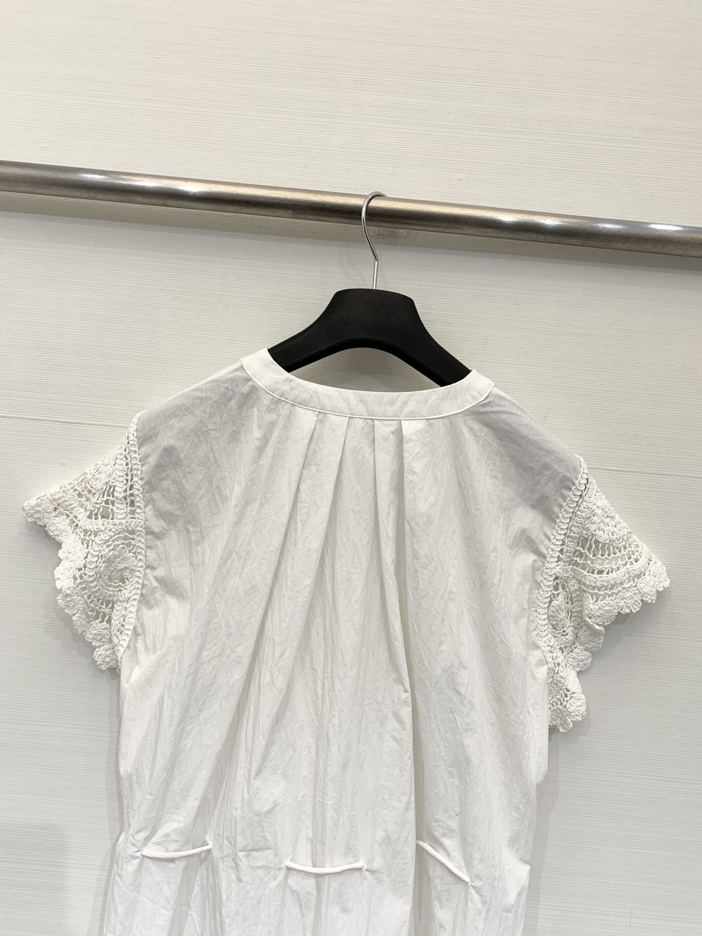 IsabelMarant 26夏季新款 法式拼接蕾丝袖短袖衬衫，手工钩花蕾丝飞袖太戳我了，像把夏日的风都