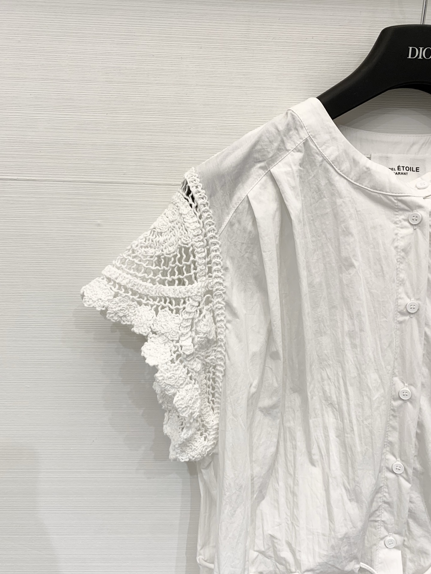 IsabelMarant 26夏季新款 法式拼接蕾丝袖短袖衬衫，手工钩花蕾丝飞袖太戳我了，像把夏日的风都