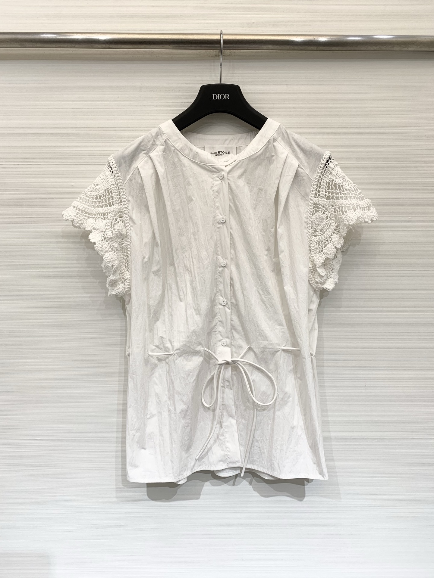 IsabelMarant 26夏季新款 法式拼接蕾丝袖短袖衬衫，手工钩花蕾丝飞袖太戳我了，像把夏日的风都