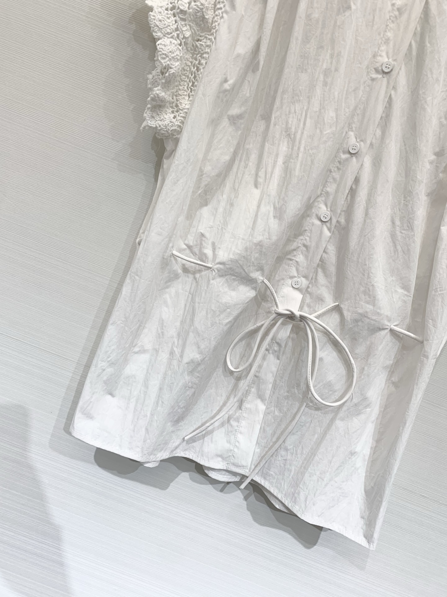 IsabelMarant 26夏季新款 法式拼接蕾丝袖短袖衬衫，手工钩花蕾丝飞袖太戳我了，像把夏日的风都