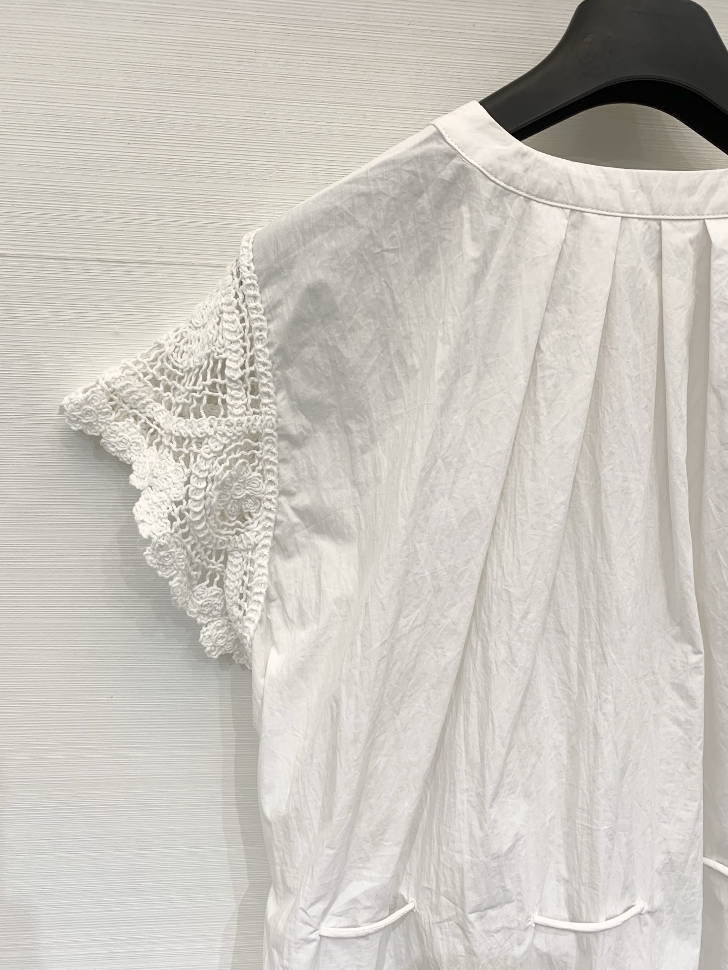 IsabelMarant 26夏季新款 法式拼接蕾丝袖短袖衬衫，手工钩花蕾丝飞袖太戳我了，像把夏日的风都