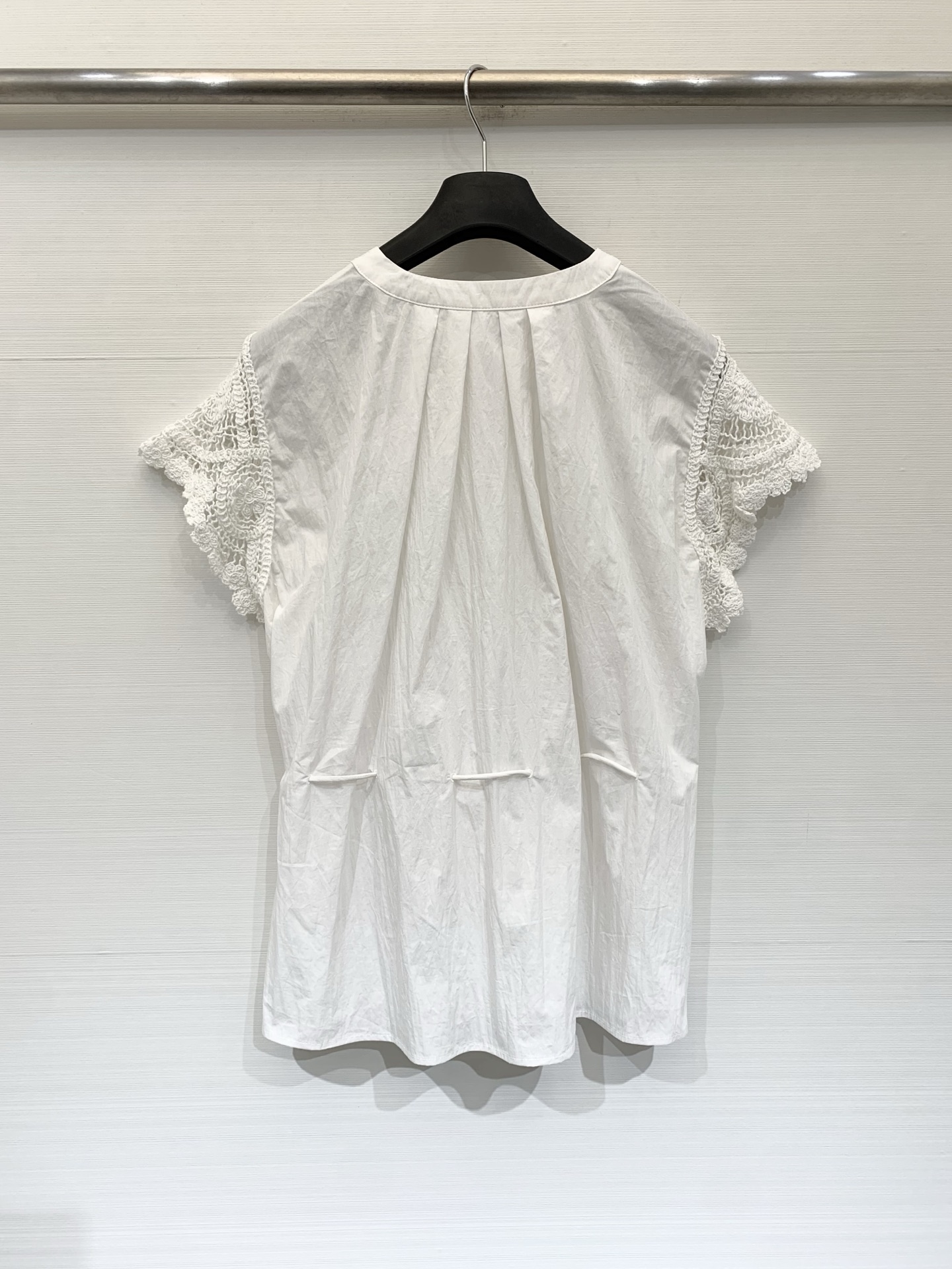 IsabelMarant 26夏季新款 法式拼接蕾丝袖短袖衬衫，手工钩花蕾丝飞袖太戳我了，像把夏日的风都