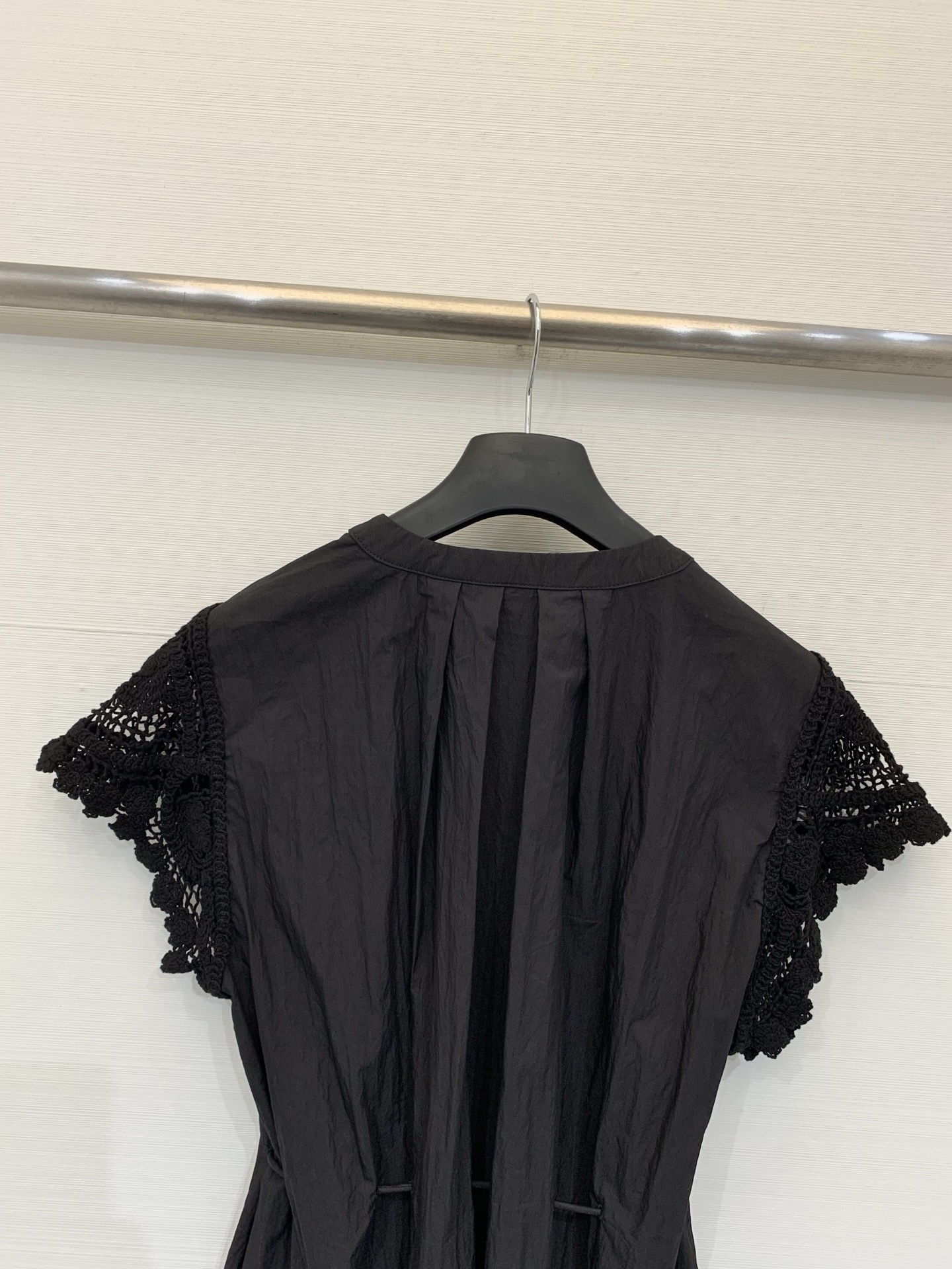 IsabelMarant 26夏季新款 法式拼接蕾丝袖短袖衬衫，手工钩花蕾丝飞袖太戳我了，像把夏日的风都