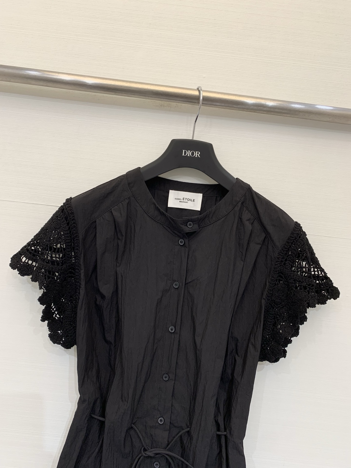 IsabelMarant 26夏季新款 法式拼接蕾丝袖短袖衬衫，手工钩花蕾丝飞袖太戳我了，像把夏日的风都