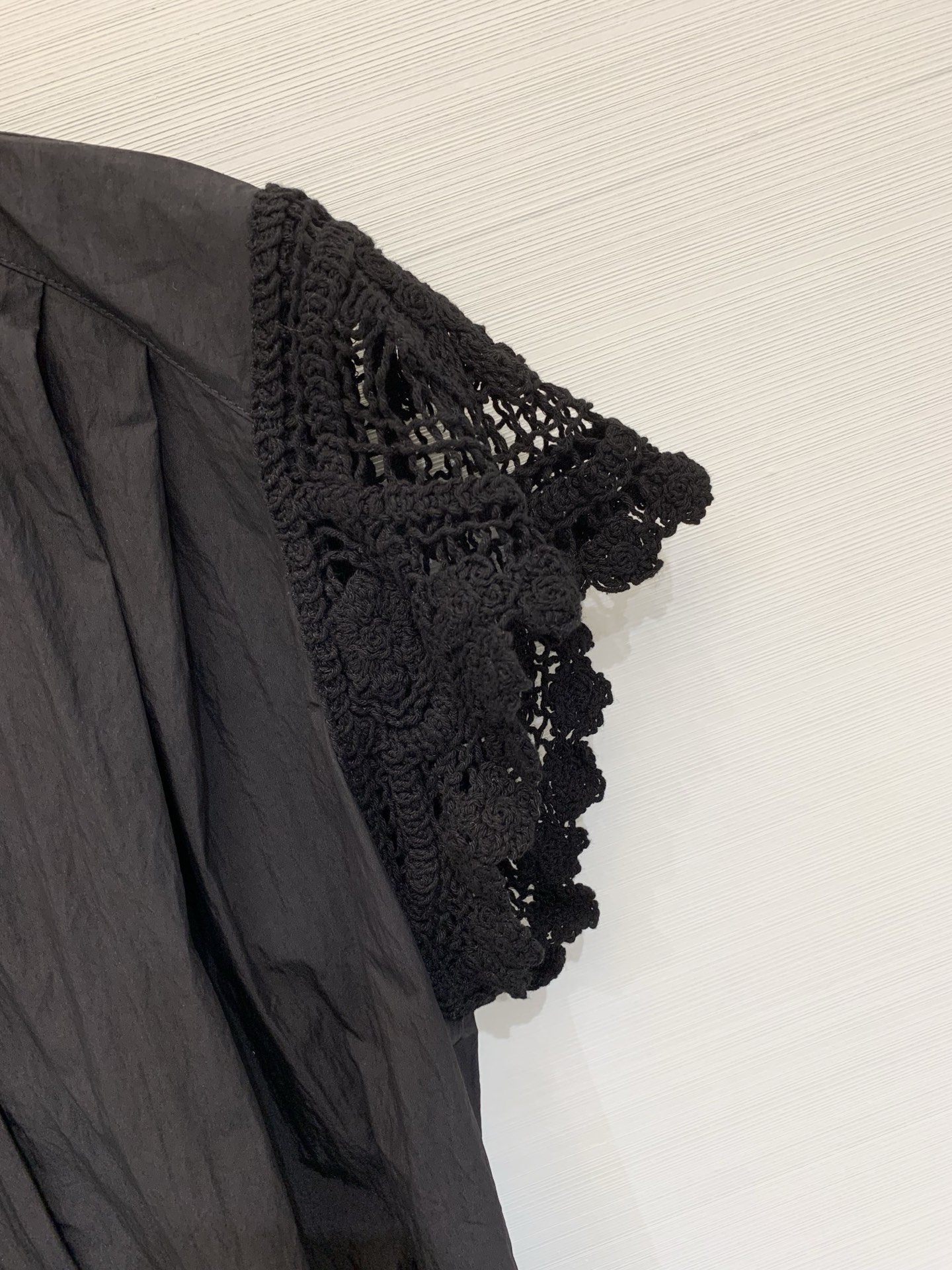 IsabelMarant 26夏季新款 法式拼接蕾丝袖短袖衬衫，手工钩花蕾丝飞袖太戳我了，像把夏日的风都