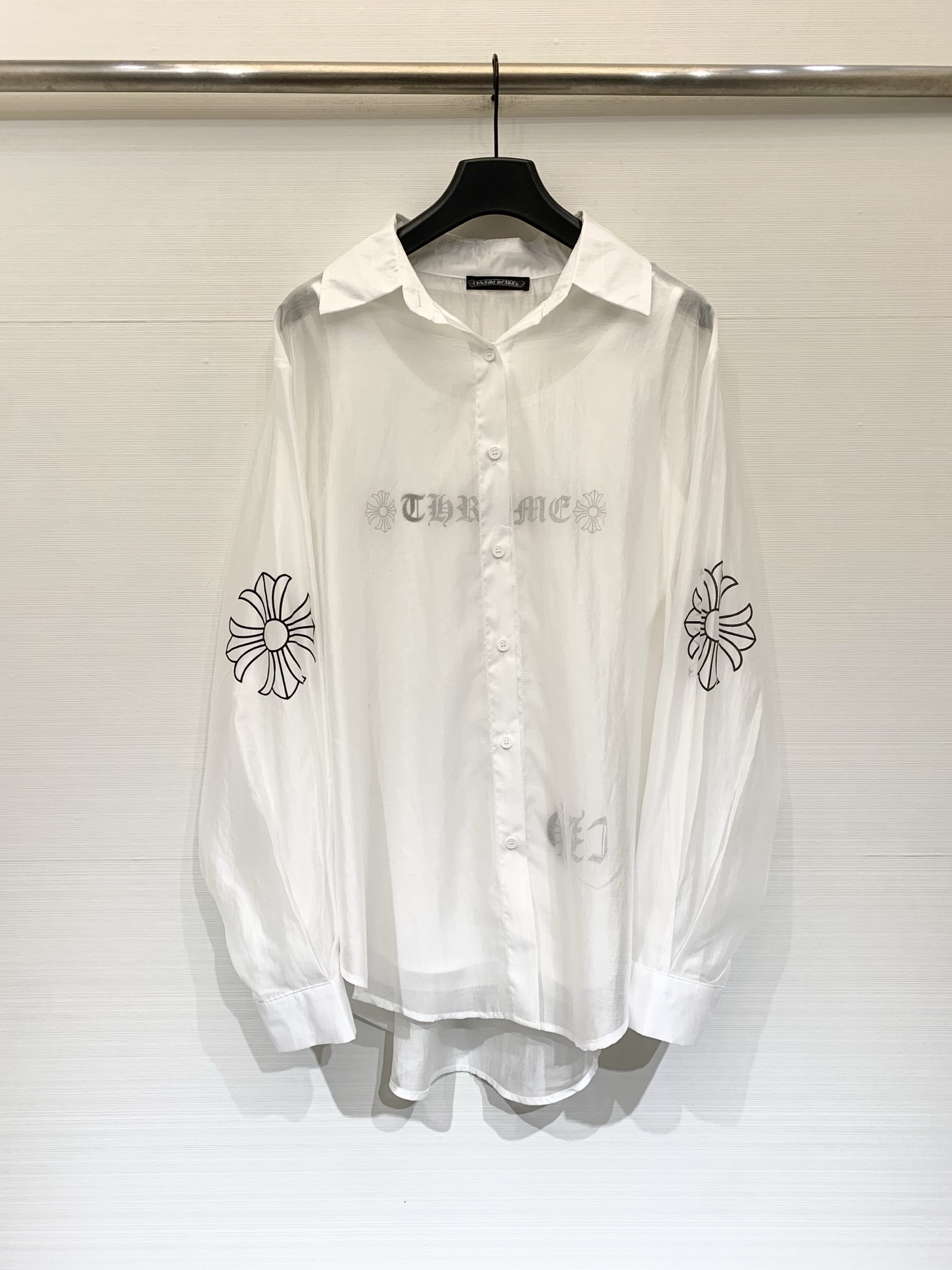 NO:844099,CH Crow Heart Relaxing Ceiling Printed Vest + Lightweight Sun Protection Shirt Set, with a slightly translucent and hazy feel, whoever wears it will look slimmer. The loose version is very tolerant to the body shape. The gothic style print is low-key and textured. It is breathable and not sweaty when worn in summer. It is sun-protective and versatile. It looks good in any combination!  Size SML,,chrome hearts,shirts,19860909CH克罗心 松弛感天花板 印花背心+轻薄防晒衬衫套装,自带微透朦胧感,谁穿谁显瘦,宽松版型对身材包容度超高,哥特风印花低调有质感,夏天穿透气不闷汗,防晒又百搭,怎么搭都好看！码数SML,,chrome hearts,shirts,,Women's clothing