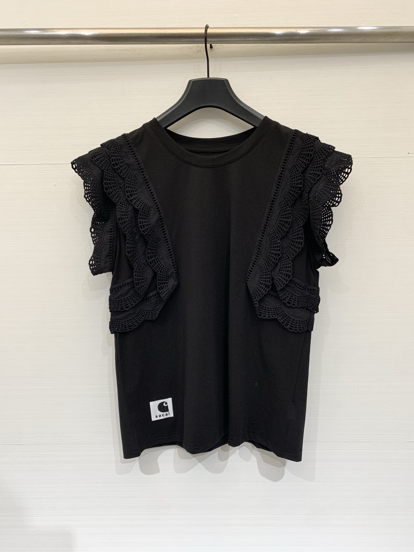 NO:845691,Sacai 26 new summer lace half-sleeved T-shirt, layered with water-soluble lace, gentle to the core, milky white and soft fufu, super atmospheric when paired with denim skirts/wide-leg pants, standard for daily wear, keep your eyes closed!  Two-color SM,,skirts,tees,t-shirt,19860909Sacai 26夏季新款 蕾丝半袖T恤,层层叠叠的水溶蕾丝,温柔到骨子里,奶白调软fufu,搭牛仔半裙/阔腿裤都超有氛围感,日常标配,自留款闭眼冲！两色SM,,skirts,tees，t-shirt,,Women's clothing