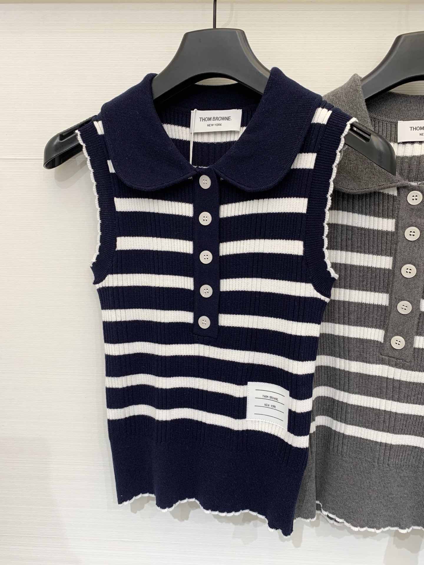 NO:859288,TB 26 new summer model, striped Polo collar vest, logo pattern decoration, upper body with high-end atmosphere, three-color SML,,19860909TB 26夏季新款 条纹Polo领背心款 logo图案修饰点缀 上身高级氛围感 三色SML,,,Women's clothing