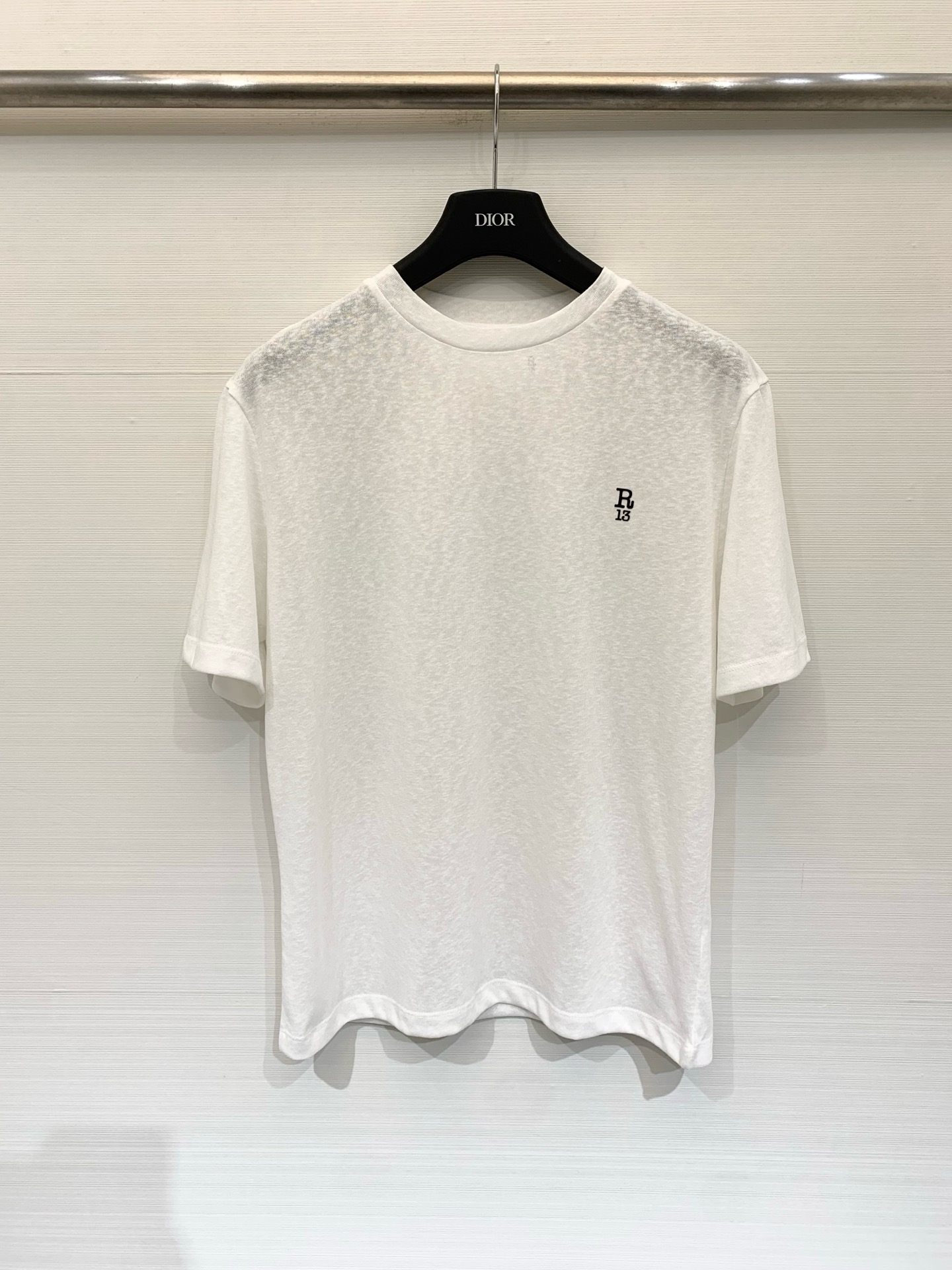 NO:876410,R13 26 new summer style thin round-neck short-sleeved T-shirt with hemp feel, minimalist regular straight fit, slightly transparent bamboo/linen-like cotton fabric, with texture, 'R13' letter mark on the left chest, American retro, minimalist basic style, relaxed and versatile, two-color SML,, T-shirt, tees, t-shirt,19860909R13 26夏季新款 麻感薄款圆领短袖T恤,极简常规直筒版型,微透竹节/亚麻感棉类面料,自带肌理,左胸“R13”字母标,美式复古、极简基础款、松弛百搭 两色SML,,T-shirt,tees，t-shirt,,Women's clothing