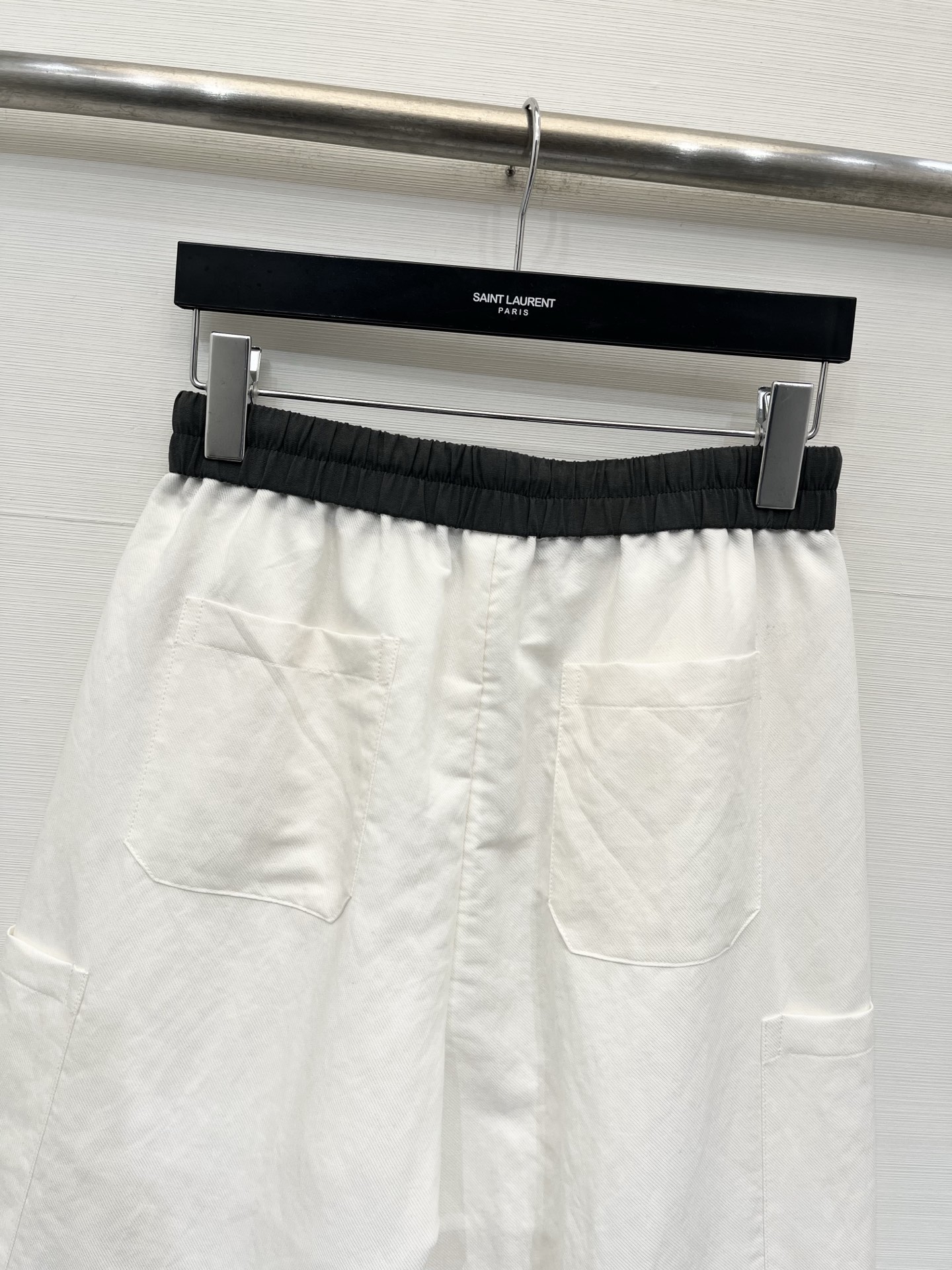 「Sacai 26夏季新款 工装五分短裤」自留百搭神裤，撞色拼接松紧腰，抽绳自带松弛感，双侧大贴袋工装版