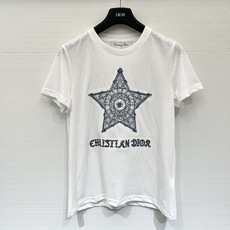 「Dior 26夏季新款 五角星绣花T恤」蓝线银丝绣花LOGO,经典高级工艺,正肩圆领短袖,轻薄透气水洗 「Dior 26夏季新款 五角星绣花T恤」蓝线银丝绣花LOGO,经典高级工艺,正肩圆领短袖,轻薄透气水洗